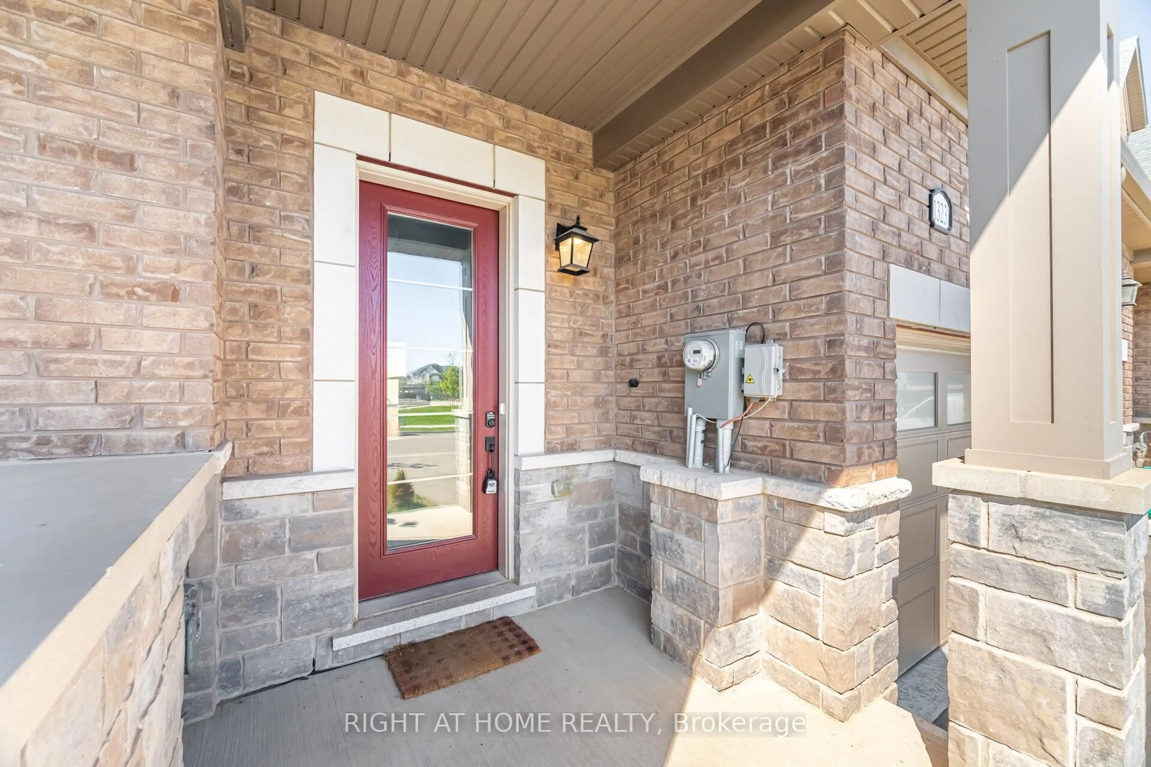 Indoor entryway for 1323 Chee Chee Landing, Milton Ontario L9E 1L3