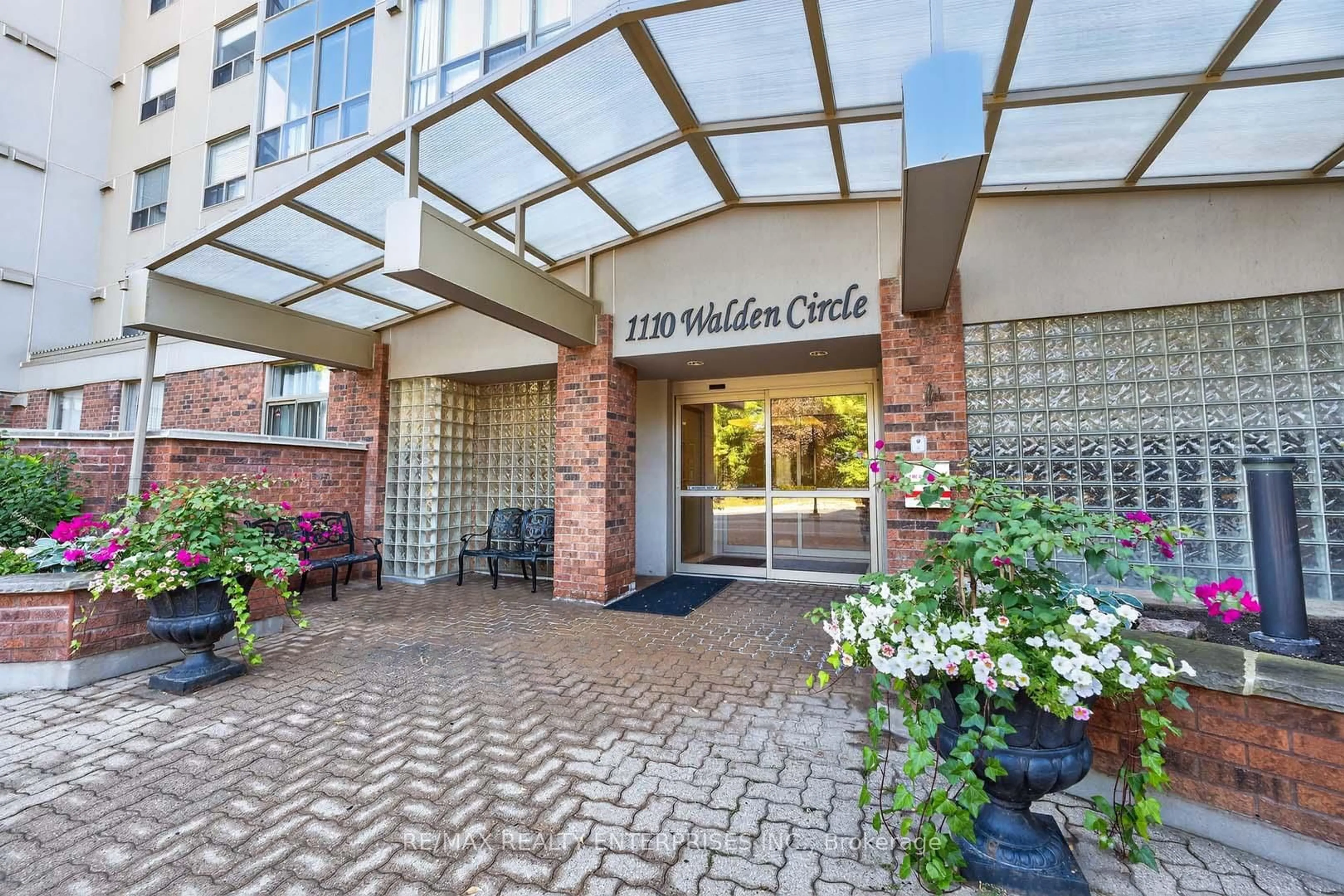 Indoor foyer for 1110 Walden Circ #507, Mississauga Ontario L5J 4R3
