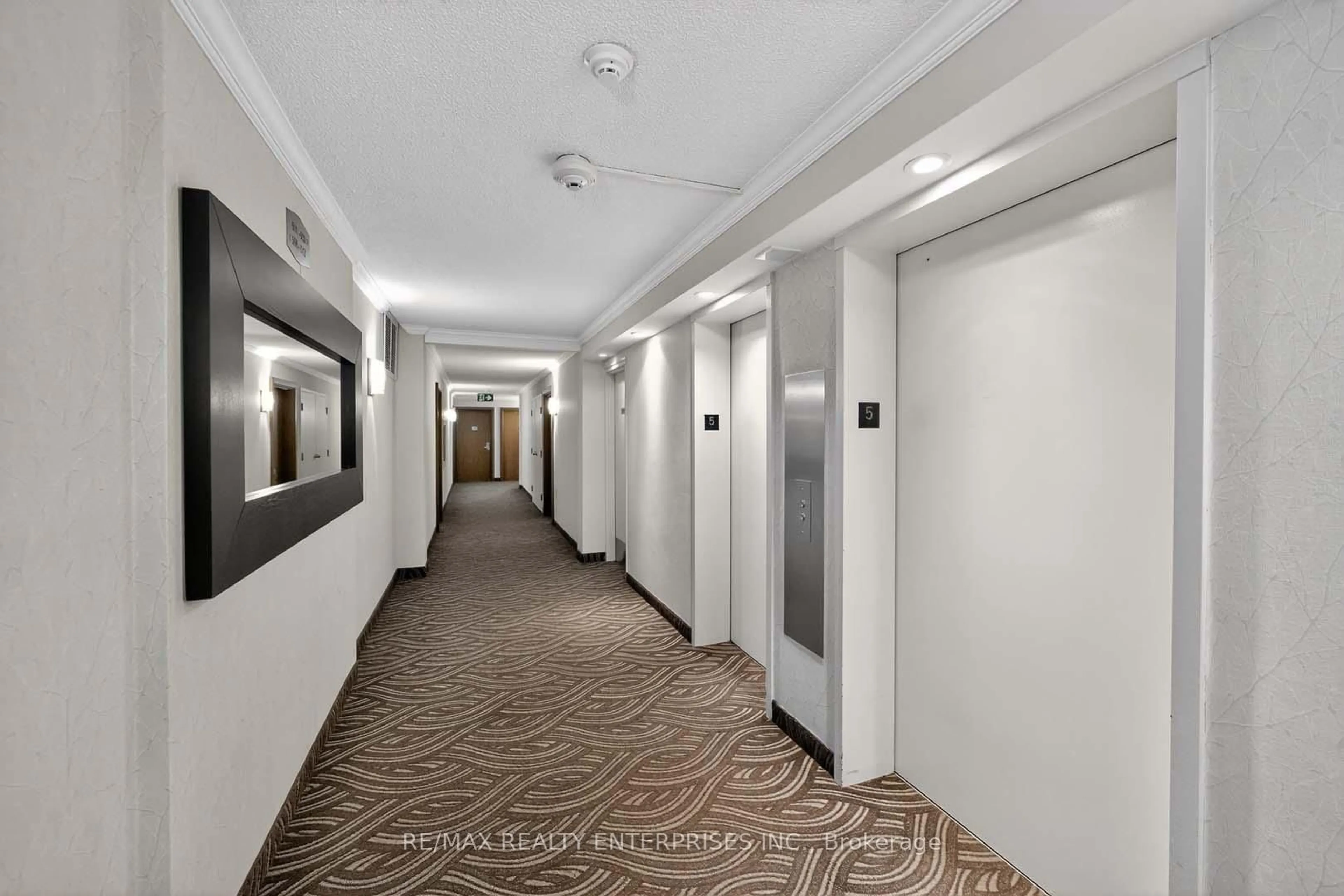 Indoor foyer for 1110 Walden Circ #507, Mississauga Ontario L5J 4R3