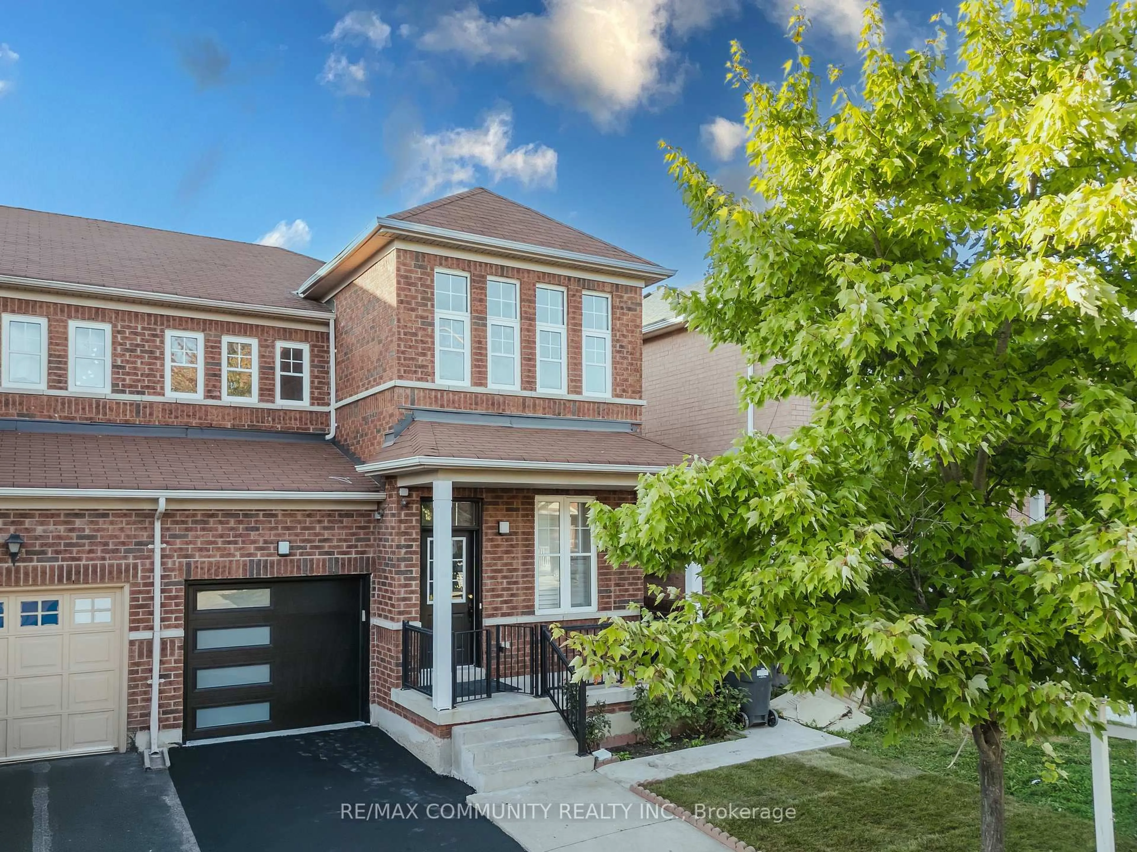 Home with brick exterior material, street for 26 Ashdale Rd, Brampton Ontario L6Y 5M7
