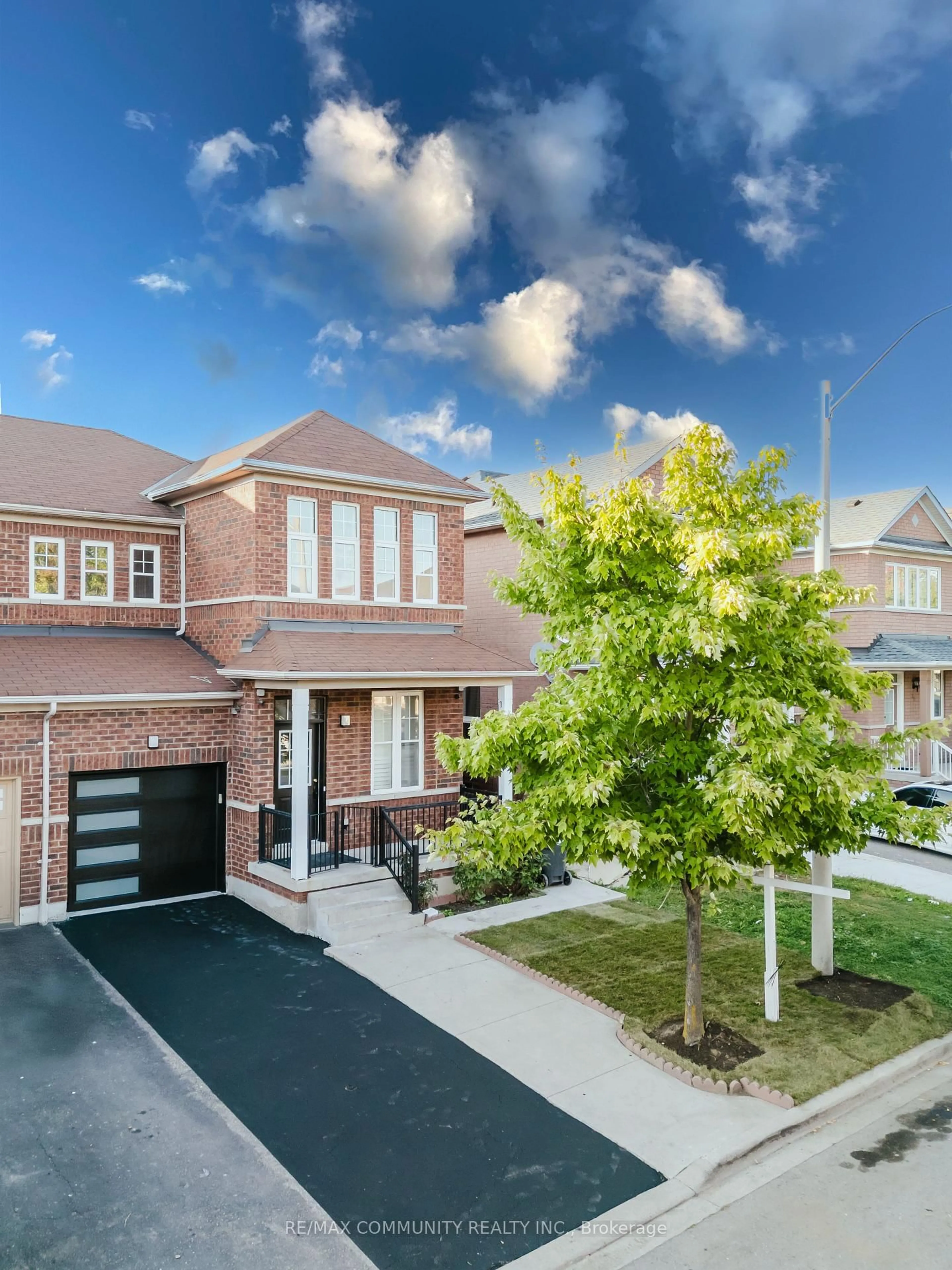 Home with brick exterior material, street for 26 Ashdale Rd, Brampton Ontario L6Y 5M7