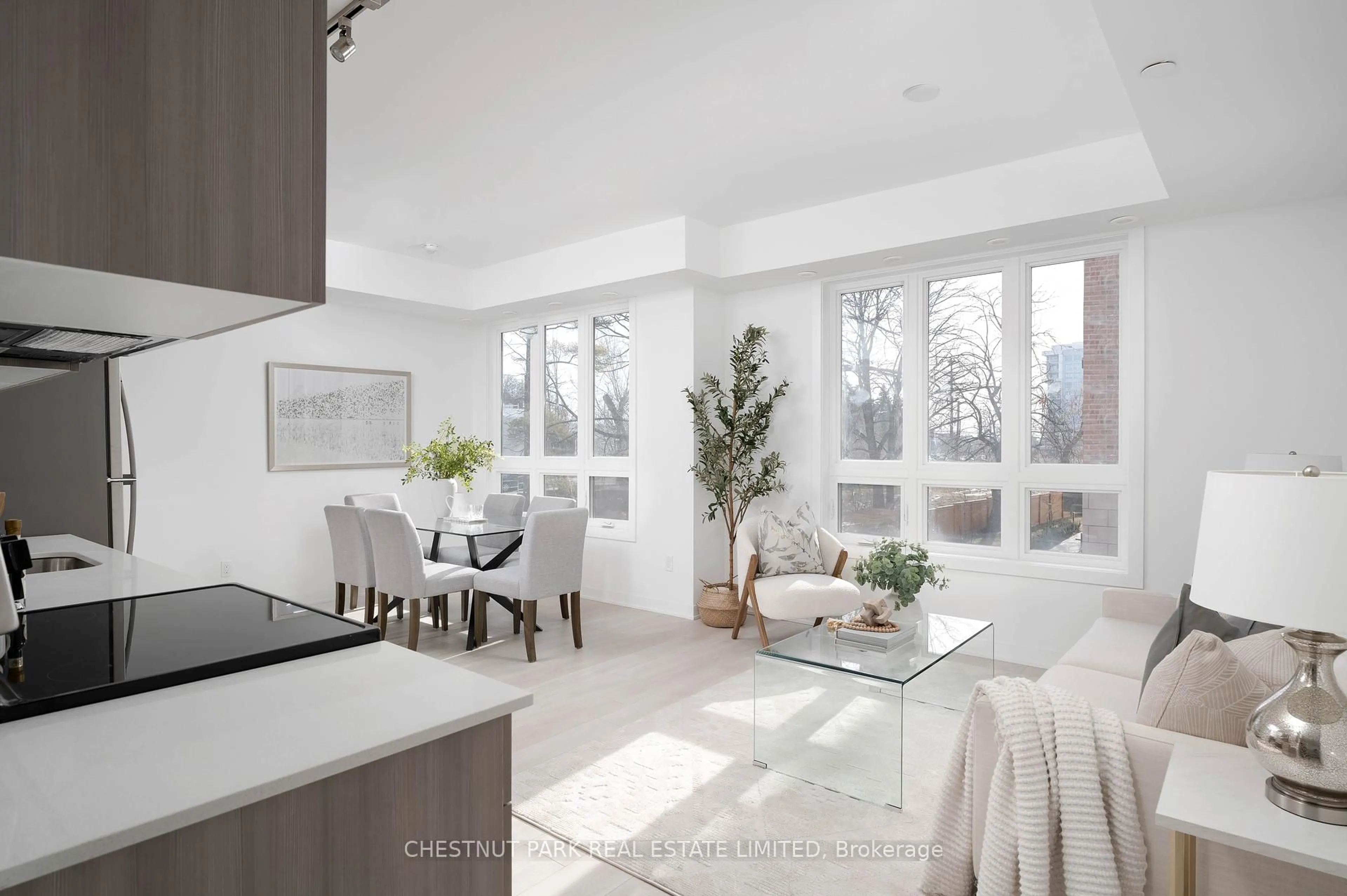Open concept kitchen, ceramic/tile floor for 4045 Hickory Dr #8, Mississauga Ontario L4W 1L1