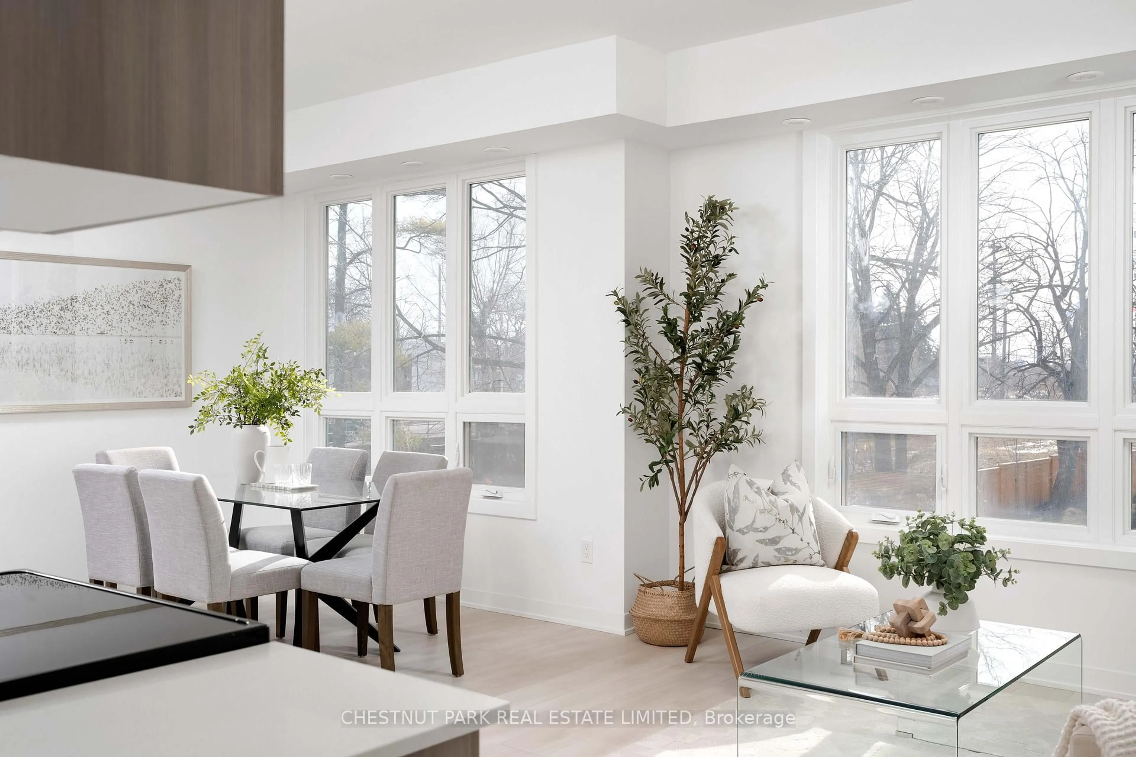 Living room with furniture, unknown for 4045 Hickory Dr #8, Mississauga Ontario L4W 1L1