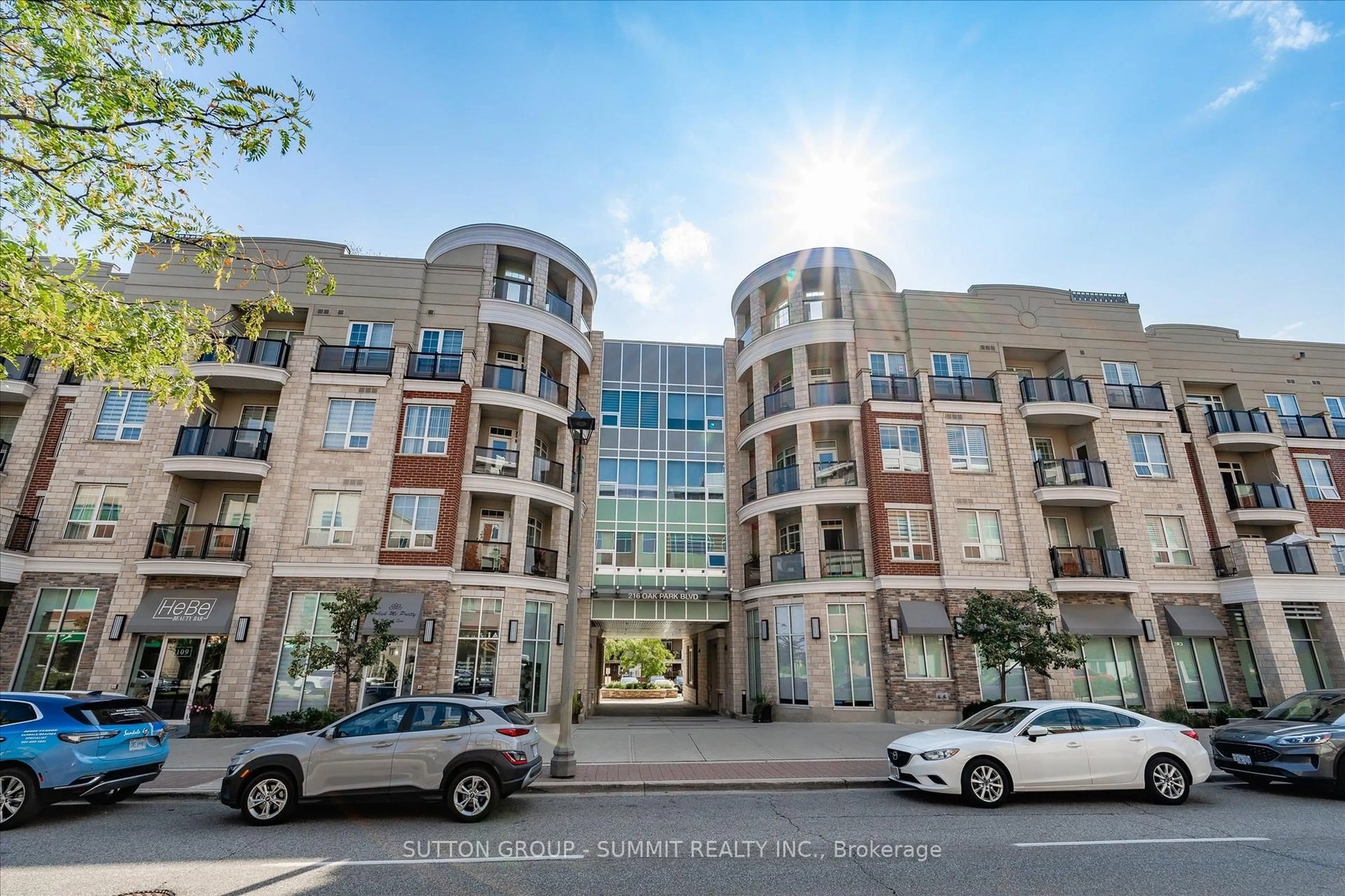 Indoor foyer for 216 Oak Park Blvd #433, Oakville Ontario L6H 7S8