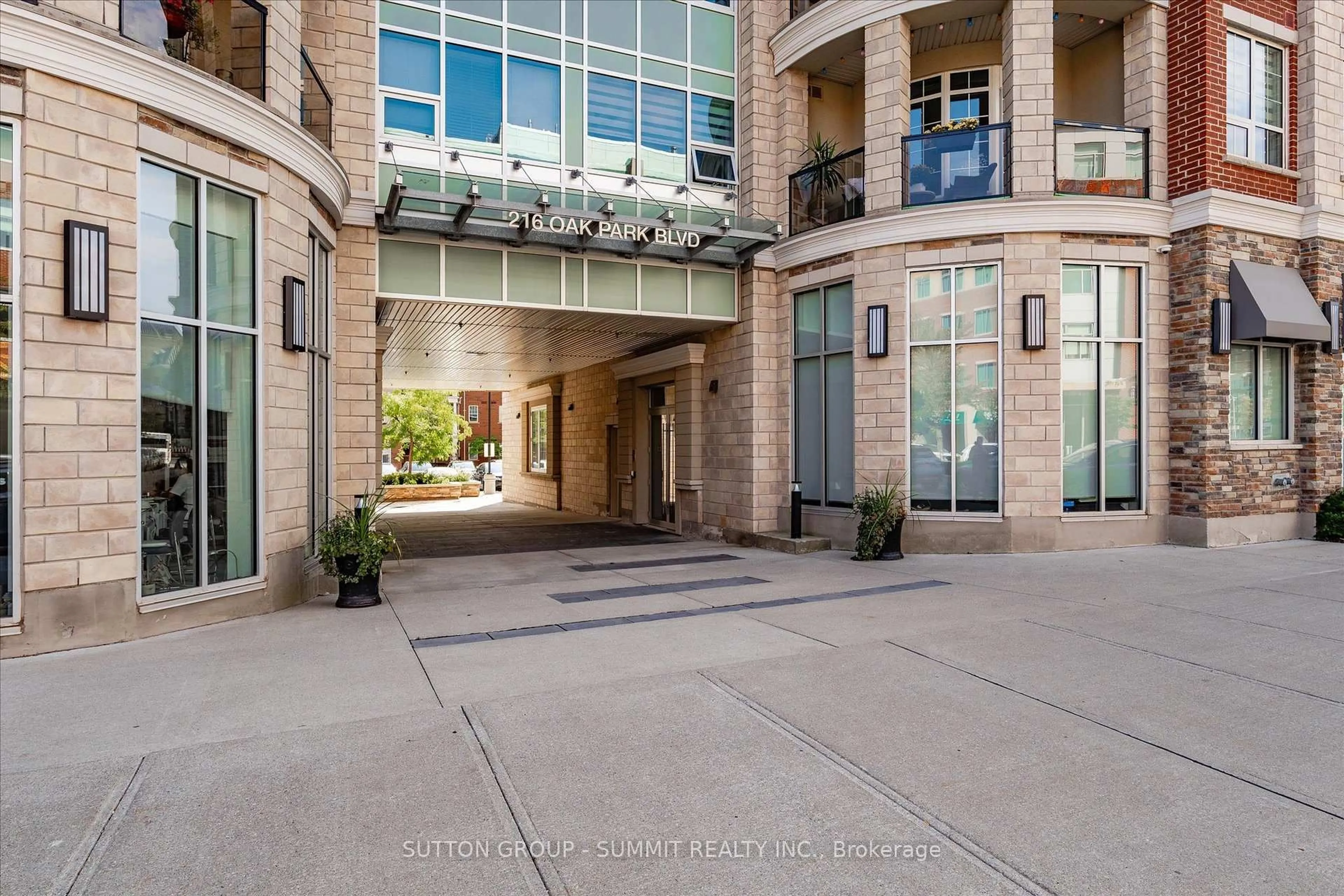Indoor foyer for 216 Oak Park Blvd #433, Oakville Ontario L6H 7S8