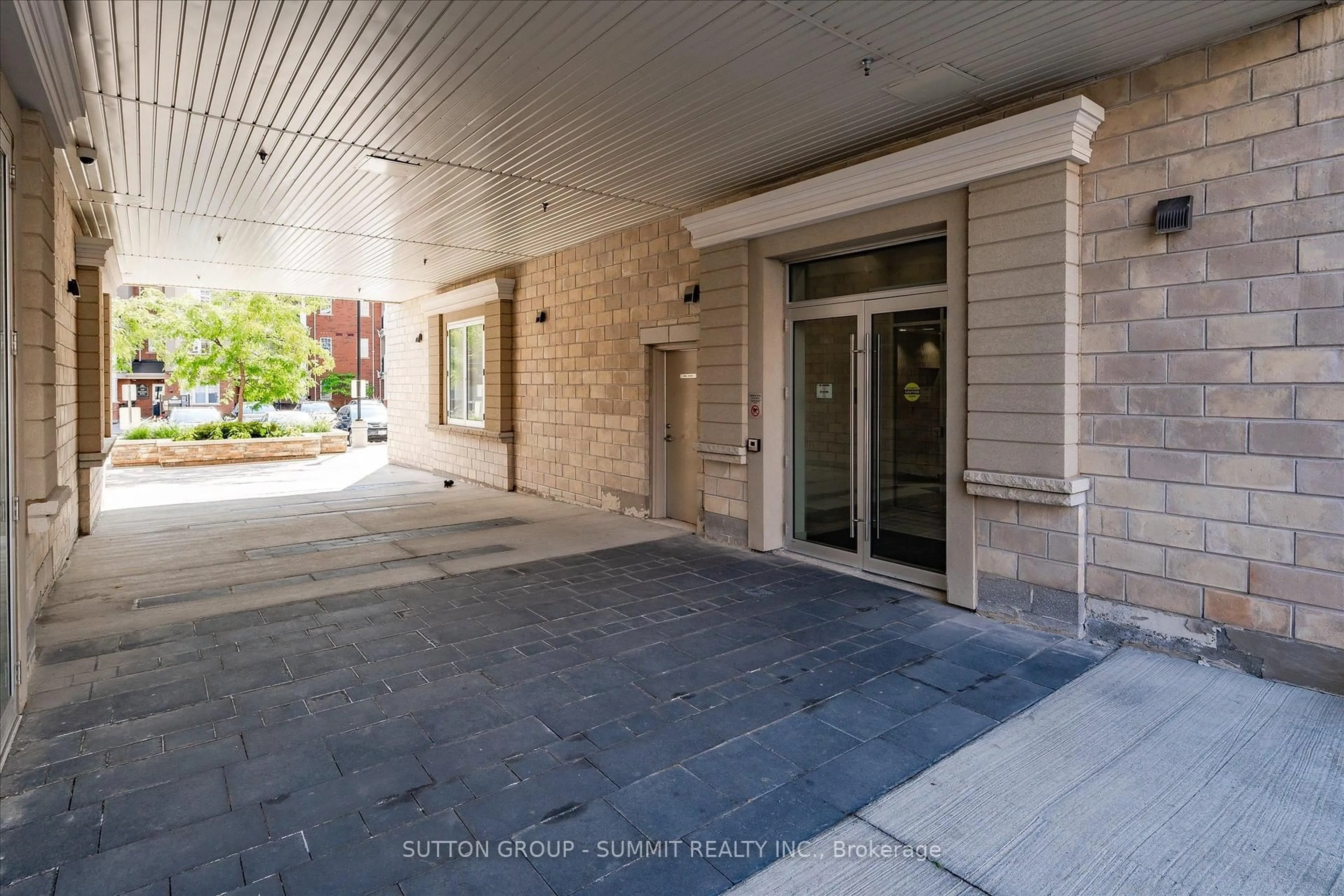 Indoor foyer for 216 Oak Park Blvd #433, Oakville Ontario L6H 7S8