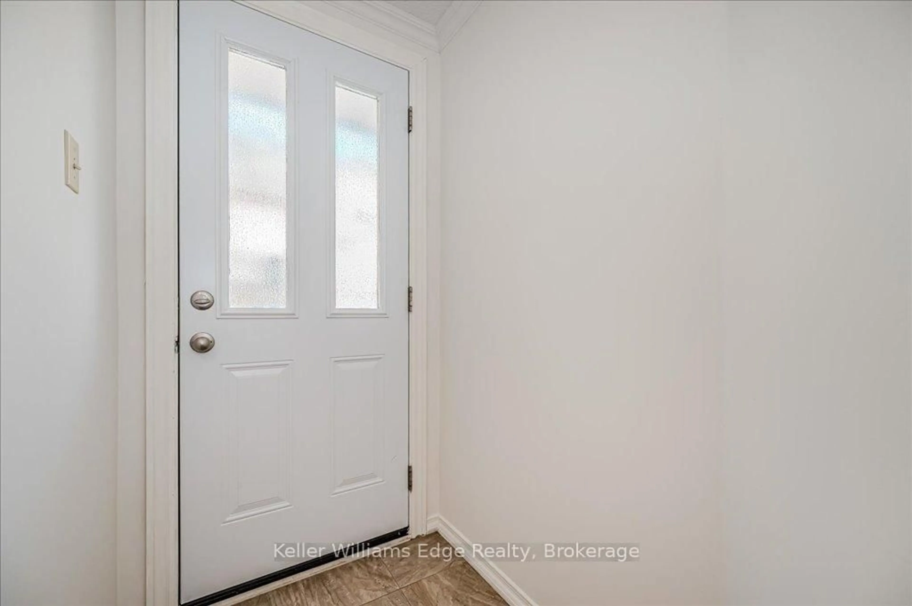 Indoor entryway for 2055 Walkers Line #105, Burlington Ontario L7M 4B5