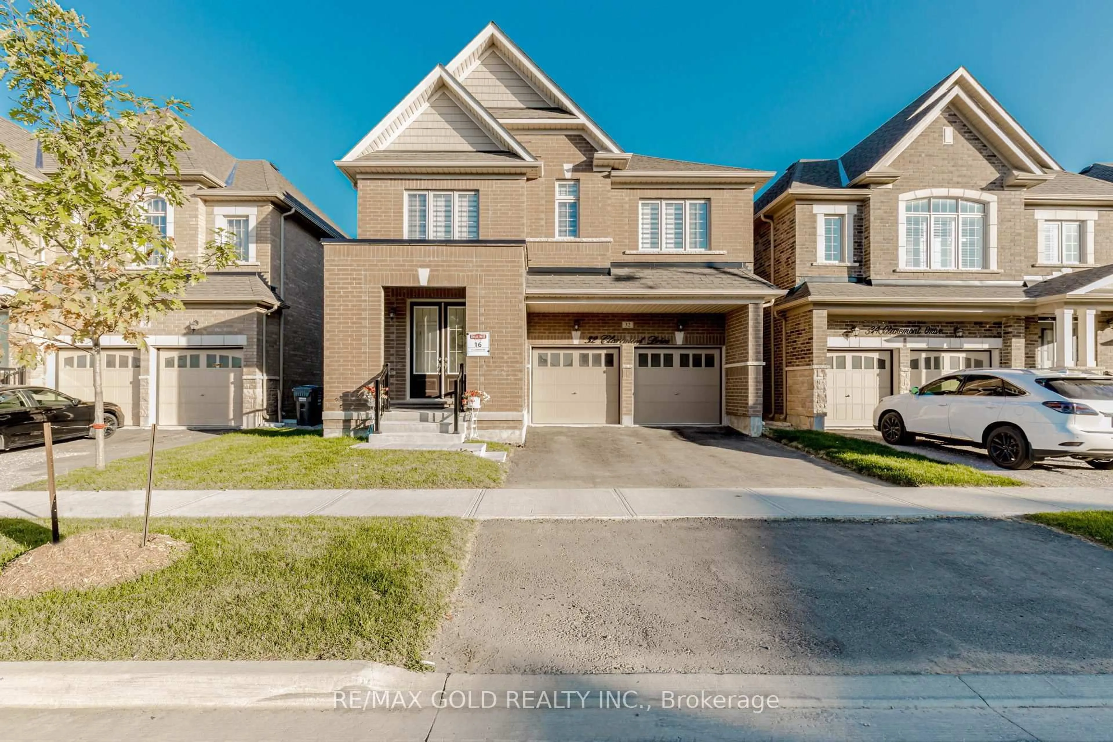 Home with brick exterior material, street for 32 Claremount Dr, Brampton Ontario L6R 4G4