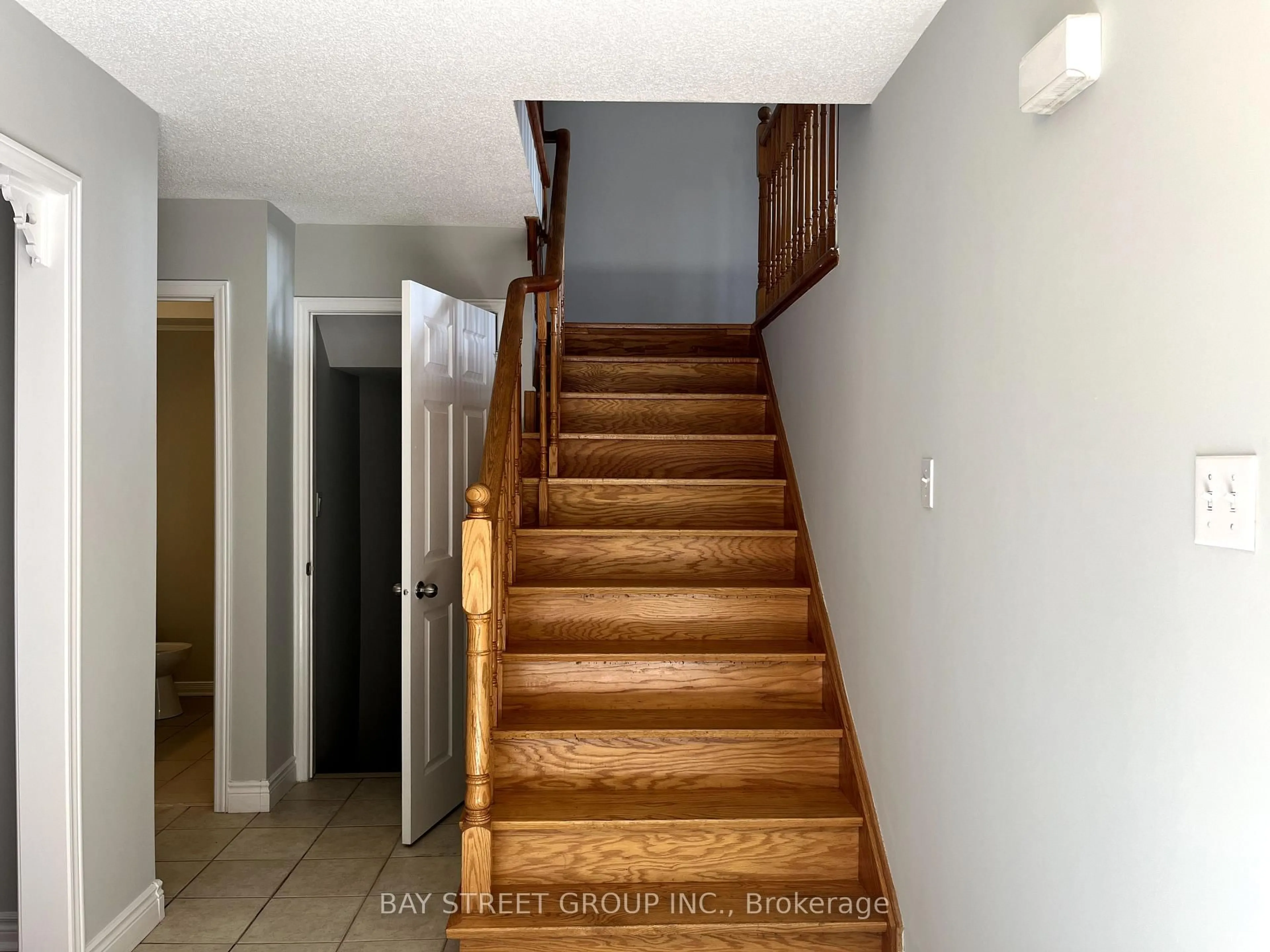 Unknown for 2517 Dinning Crt, Mississauga Ontario L5M 5E7