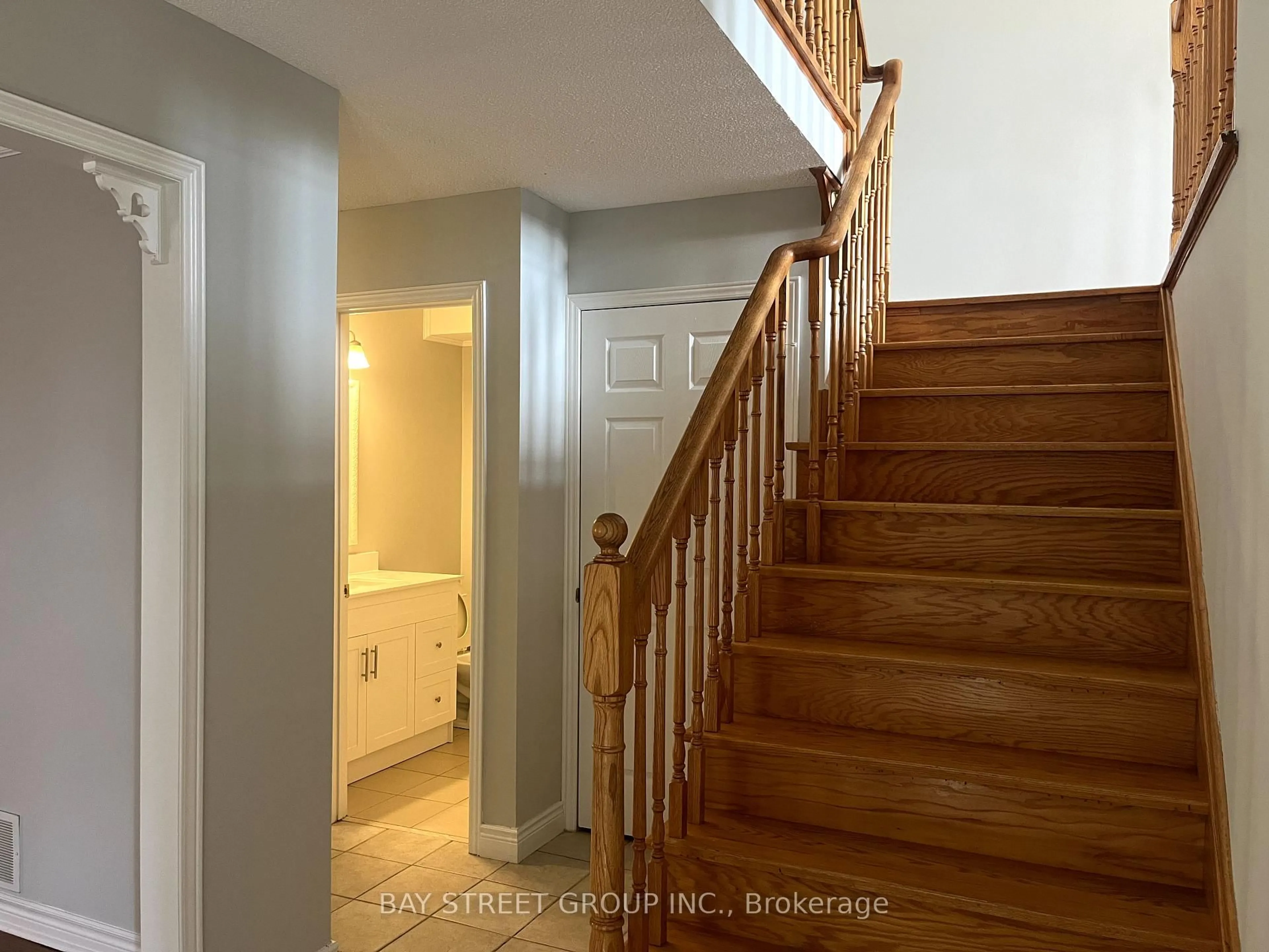 Unknown for 2517 Dinning Crt, Mississauga Ontario L5M 5E7