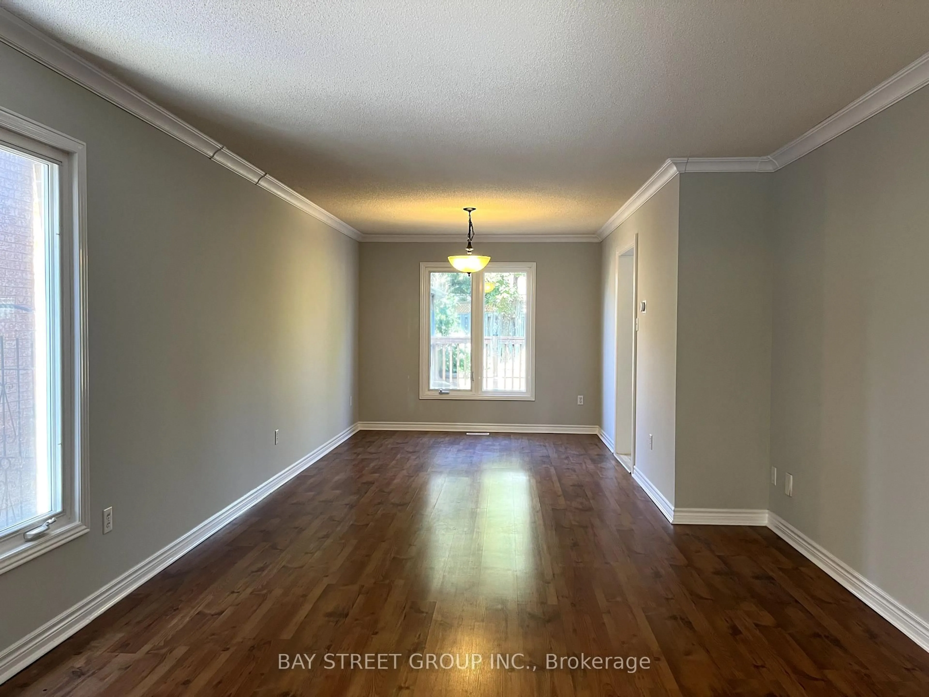 A pic of a room for 2517 Dinning Crt, Mississauga Ontario L5M 5E7