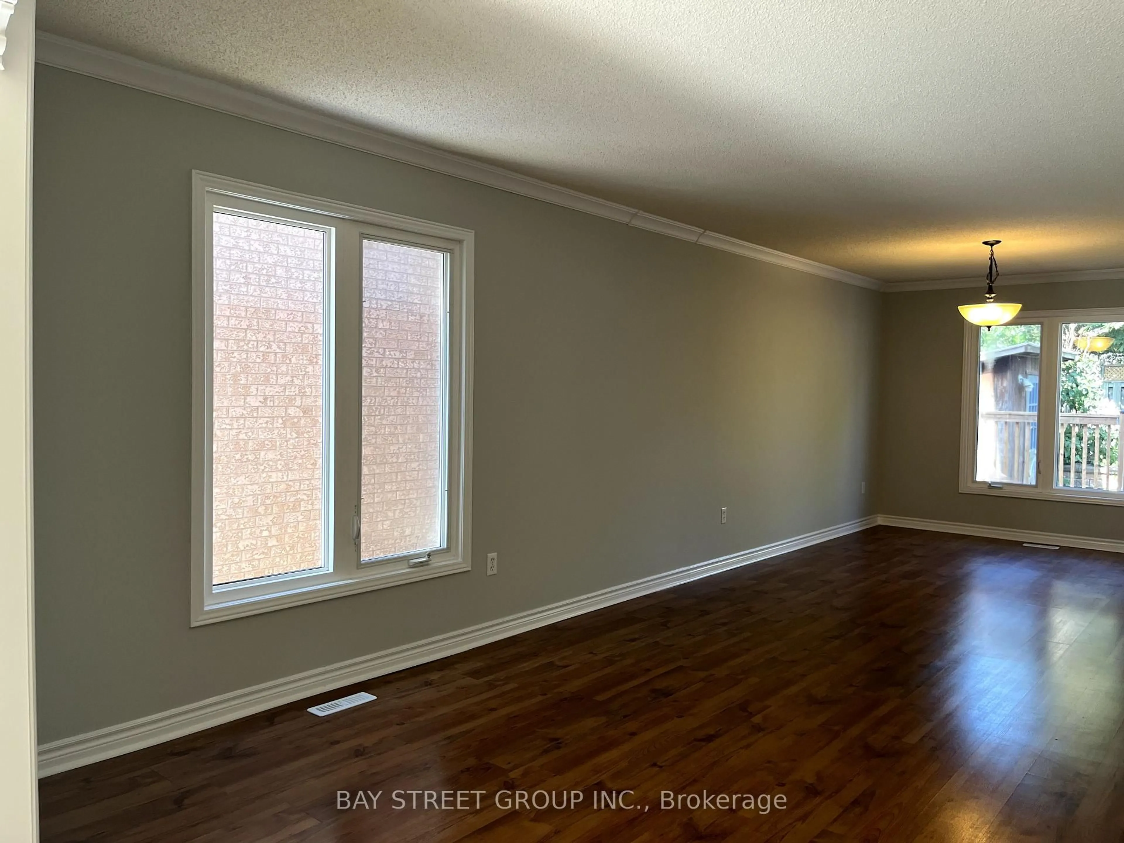 A pic of a room for 2517 Dinning Crt, Mississauga Ontario L5M 5E7
