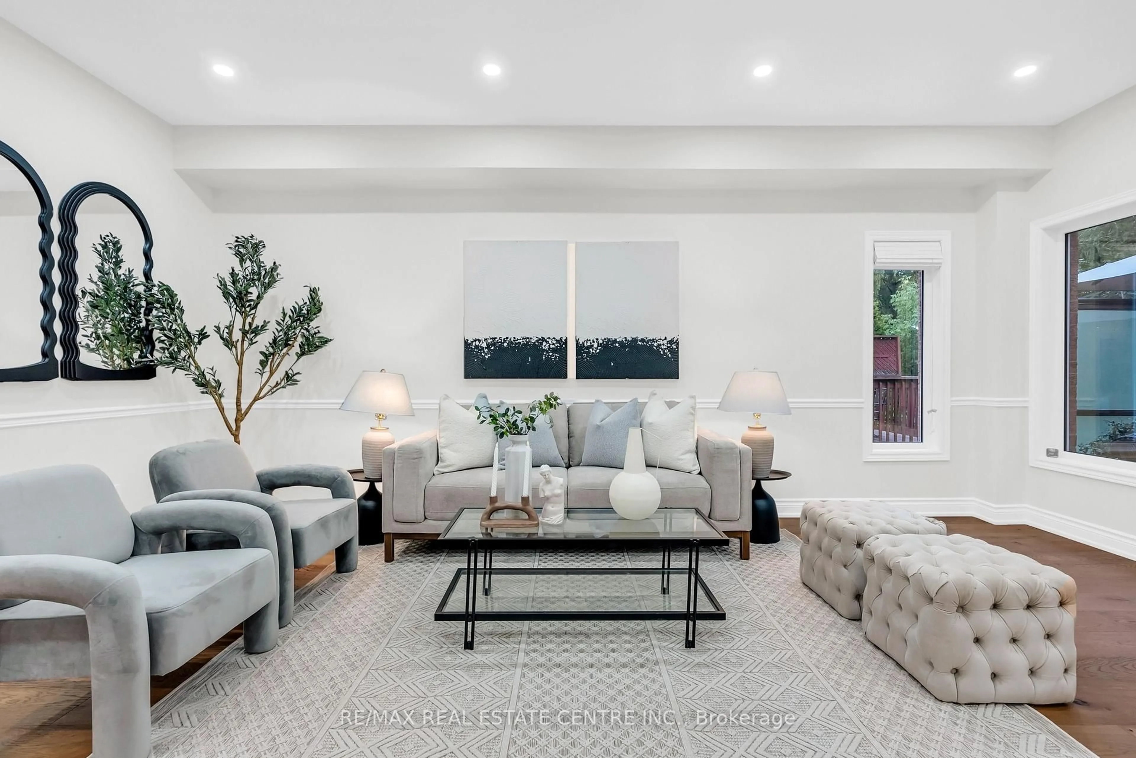Living room with furniture, unknown for 7173 Waldorf Way, Mississauga Ontario L5N 7R3