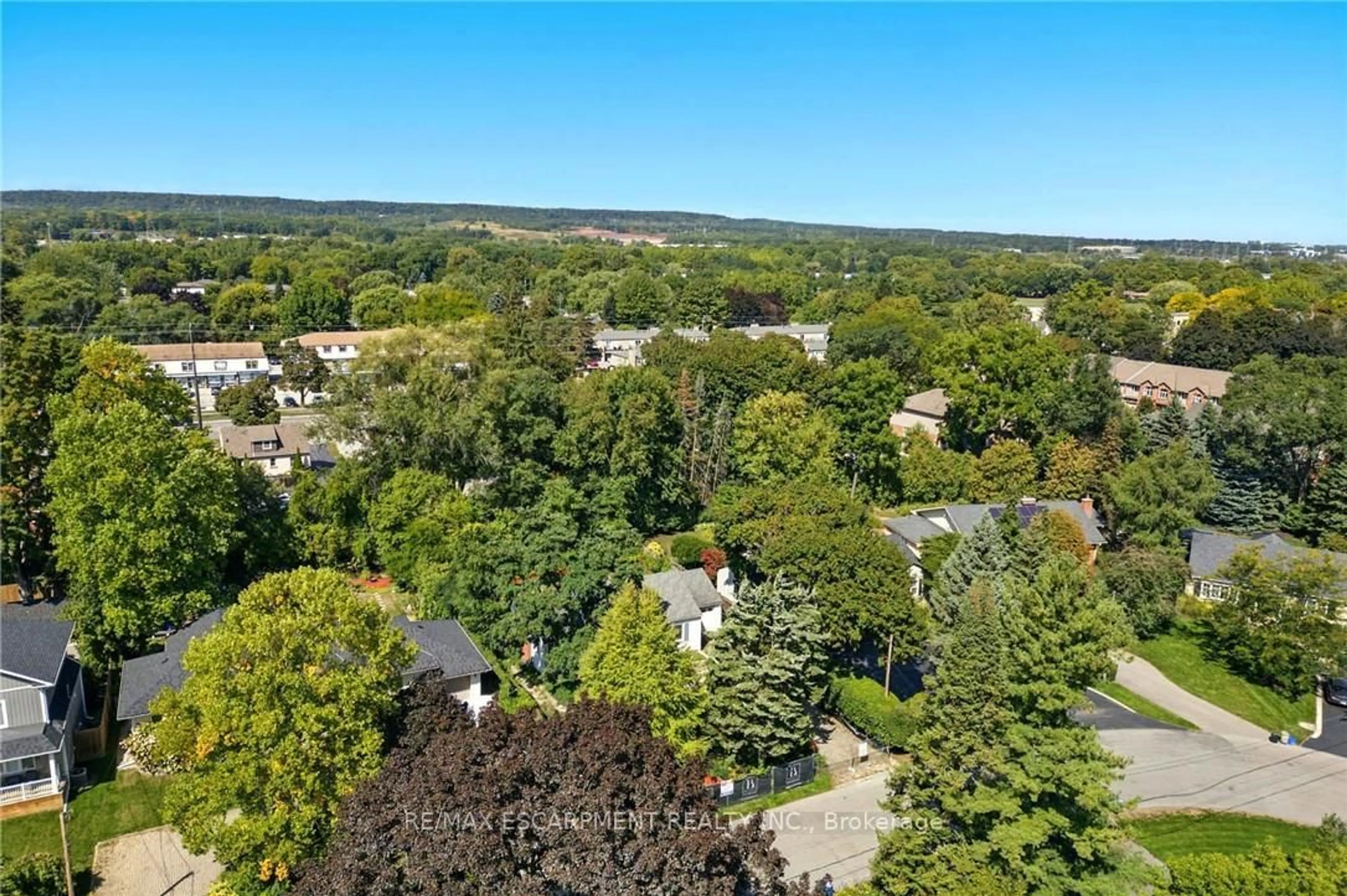 A pic from outside/outdoor area/front of a property/back of a property/a pic from drone, forest/trees view for 956 Filman Pl, Burlington Ontario L7T 2K6