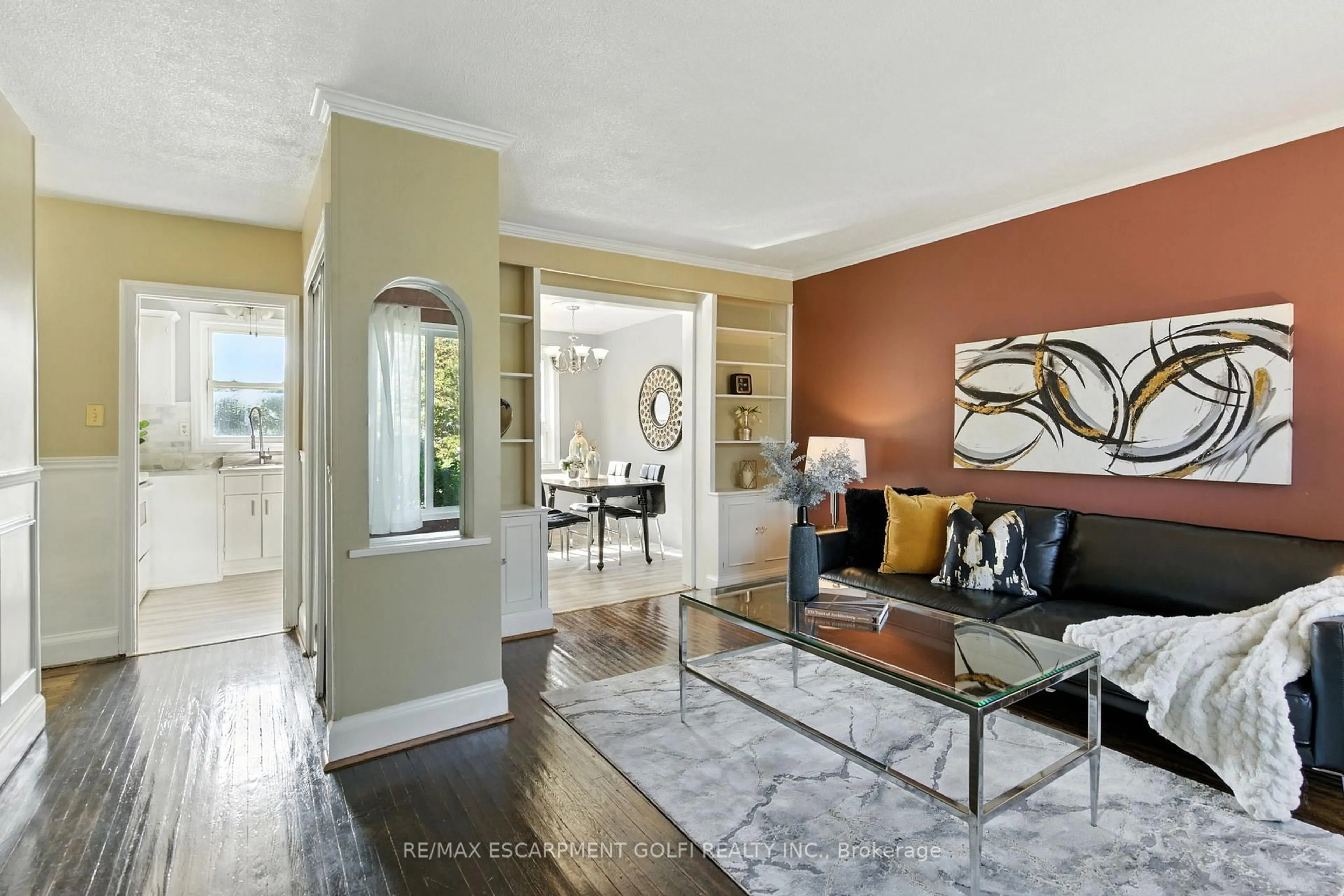 Indoor entryway for 2366 Tait Ave, Burlington Ontario L7P 1G8