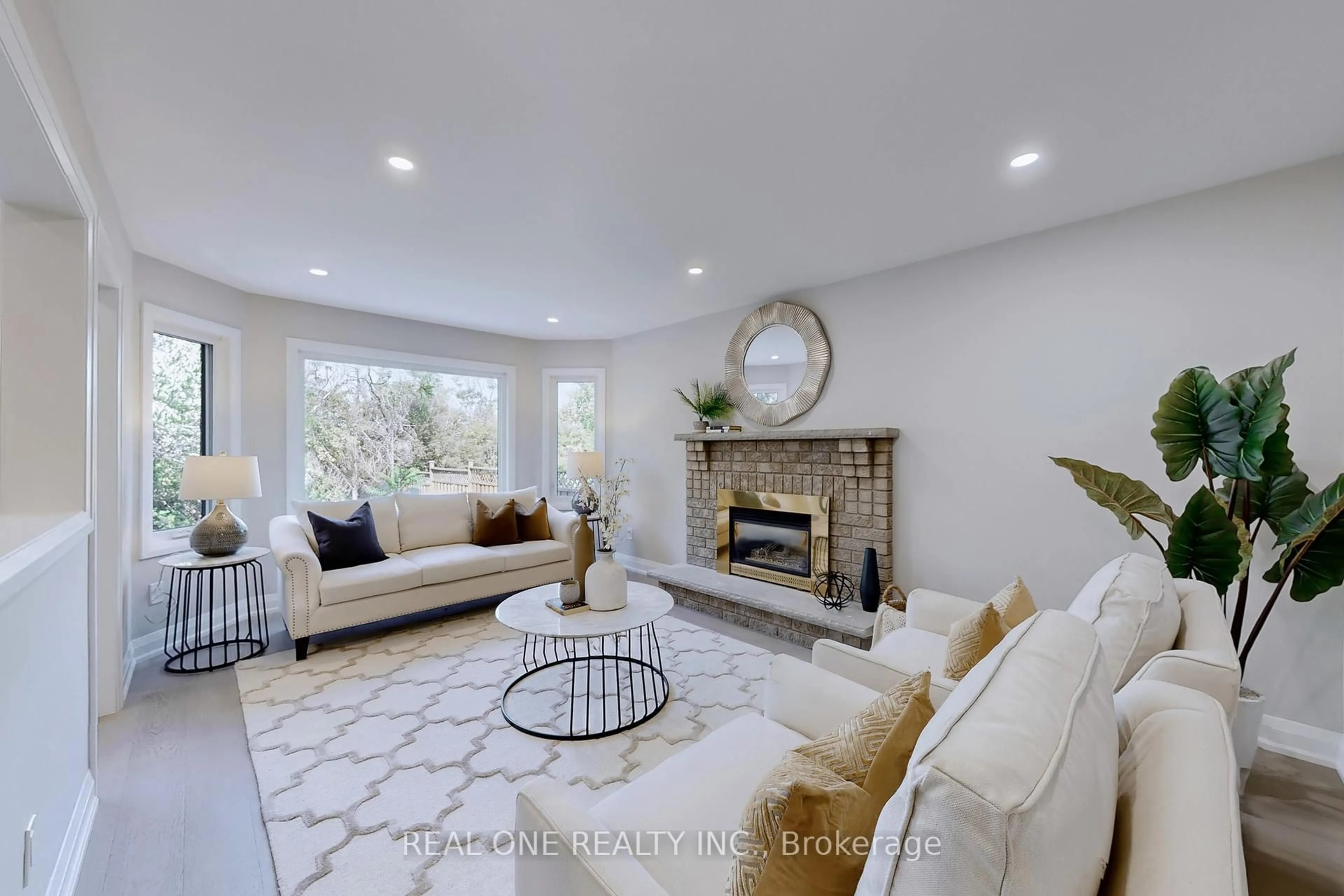 Living room with furniture, unknown for 1417 Daniel Creek Rd, Mississauga Ontario L5V 1T8