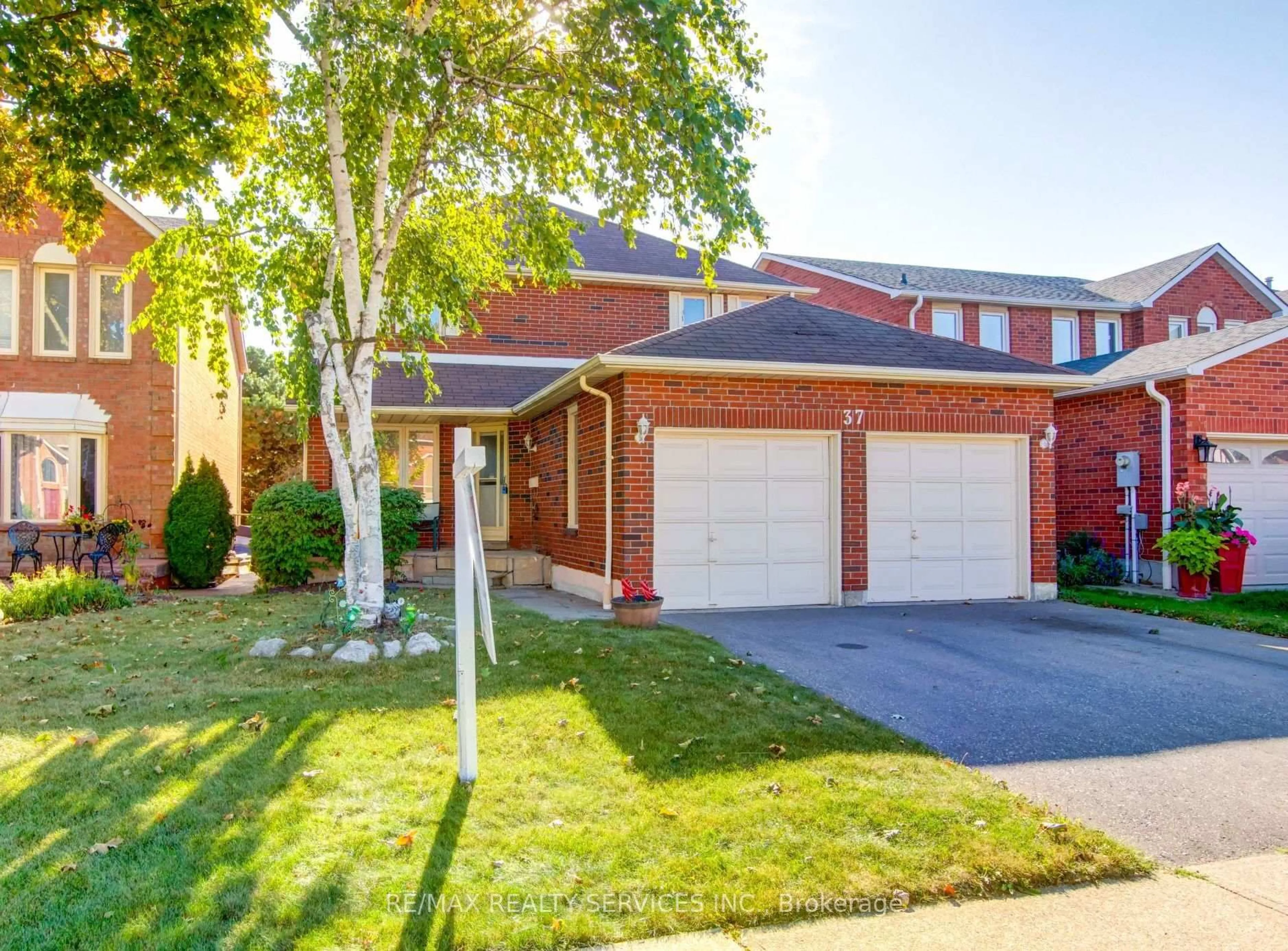 Home with brick exterior material, street for 37 Lord Simcoe Dr, Brampton Ontario L6S 5H4