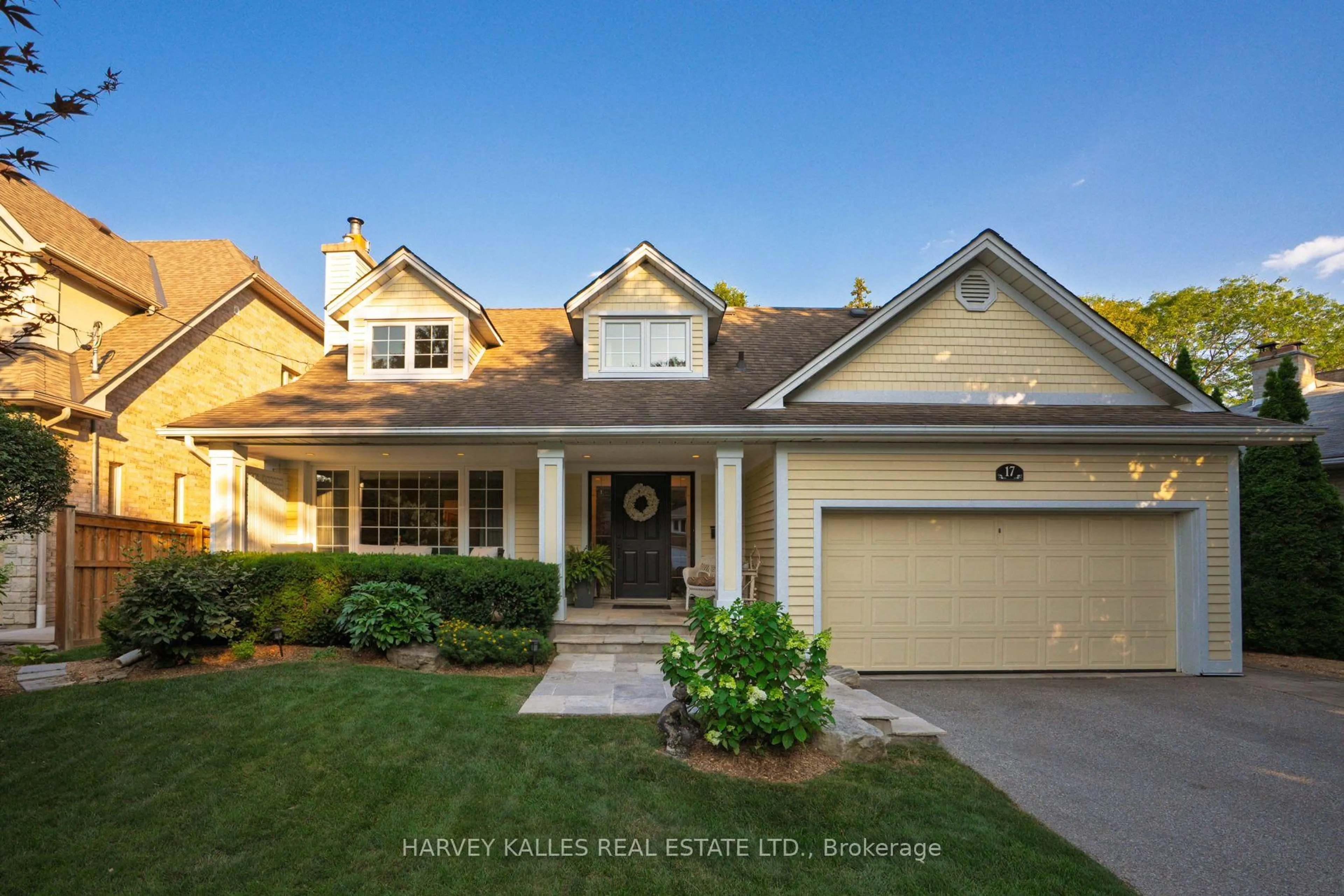 Home with vinyl exterior material, street for 17 Elstree Rd, Toronto Ontario M9A 3Y9