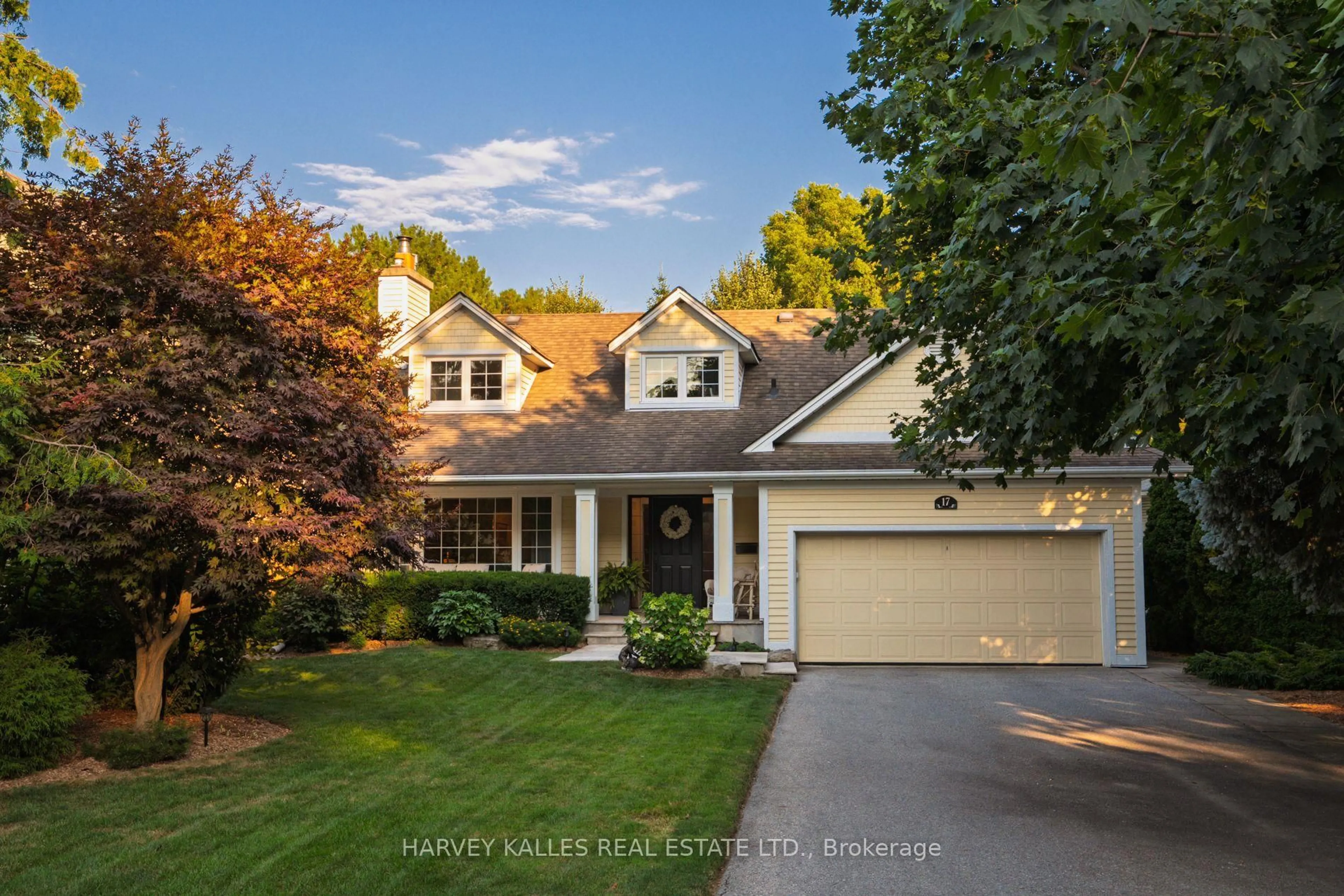 Home with vinyl exterior material, street for 17 Elstree Rd, Toronto Ontario M9A 3Y9