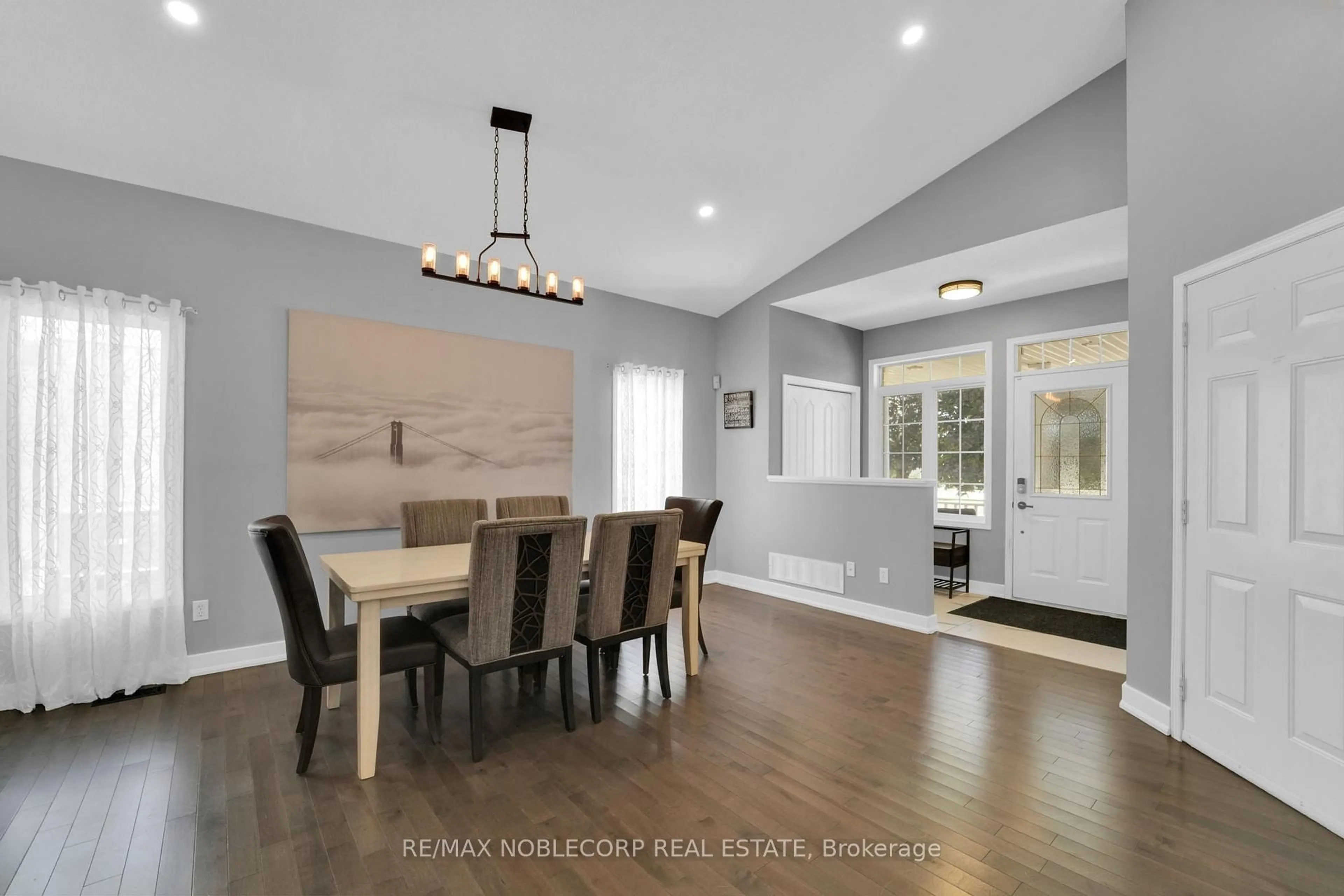 Dining room, unknown for 8 Fendley Rd, Orangeville Ontario L9W 5G9