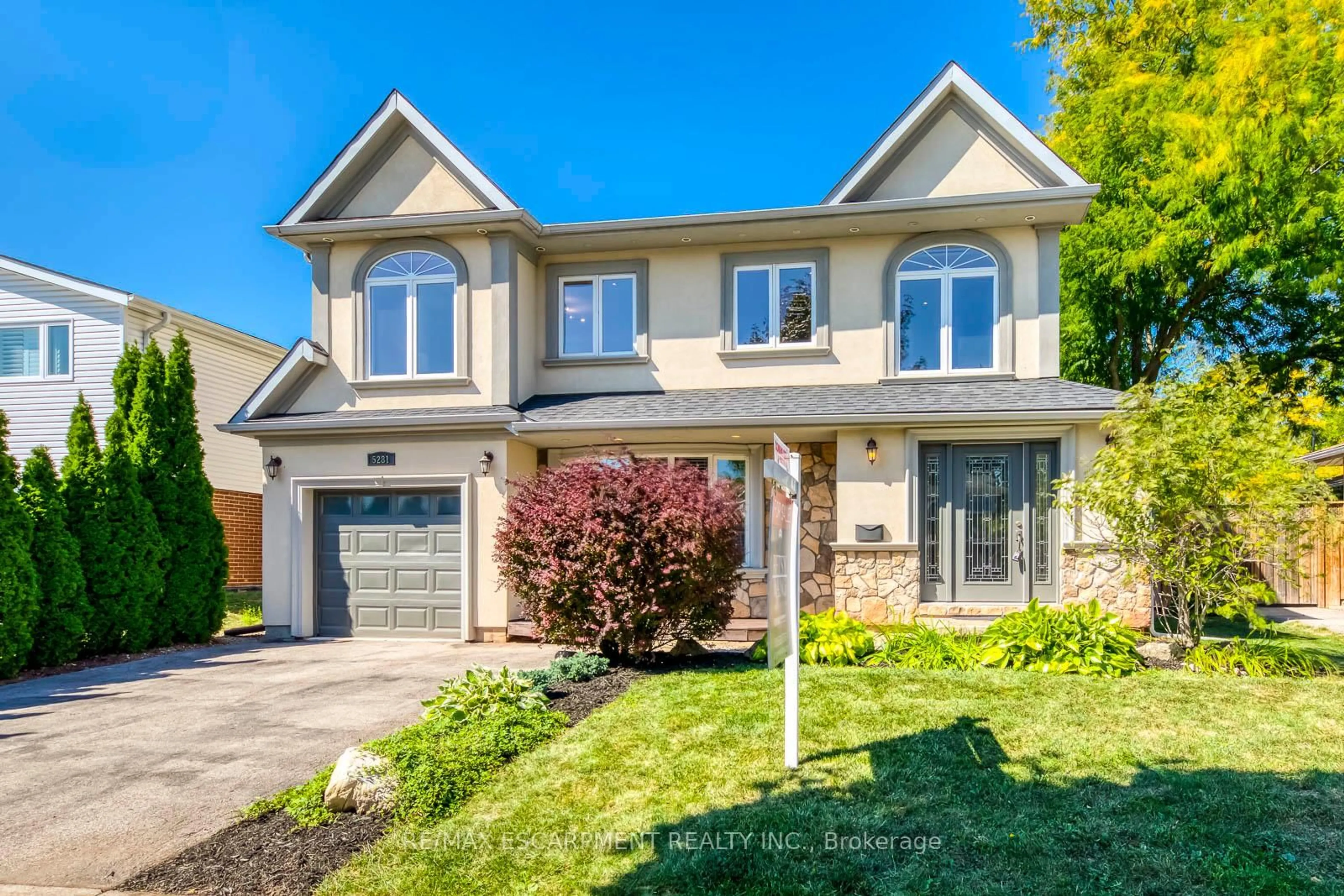 Home with brick exterior material, street for 5281 Cindy Lane, Burlington Ontario L7L 3Y4