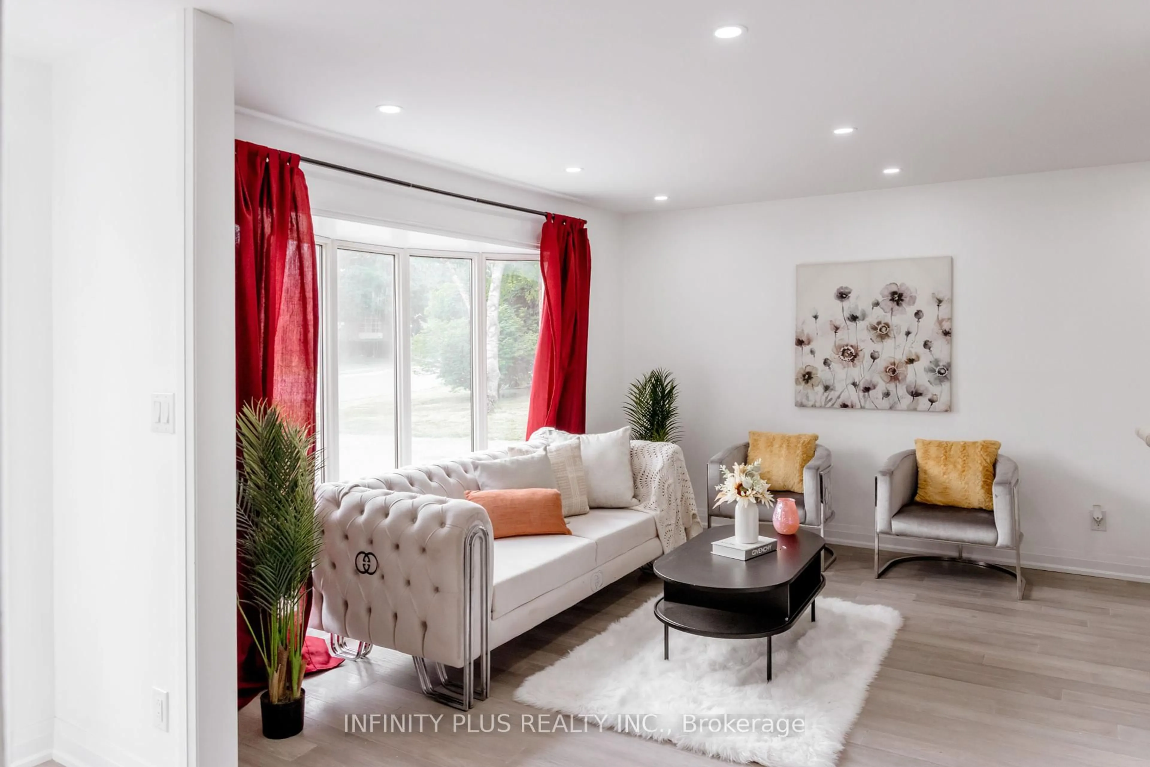 Living room with furniture, unknown for 31 Autumn Blvd, Brampton Ontario L6T 2V3