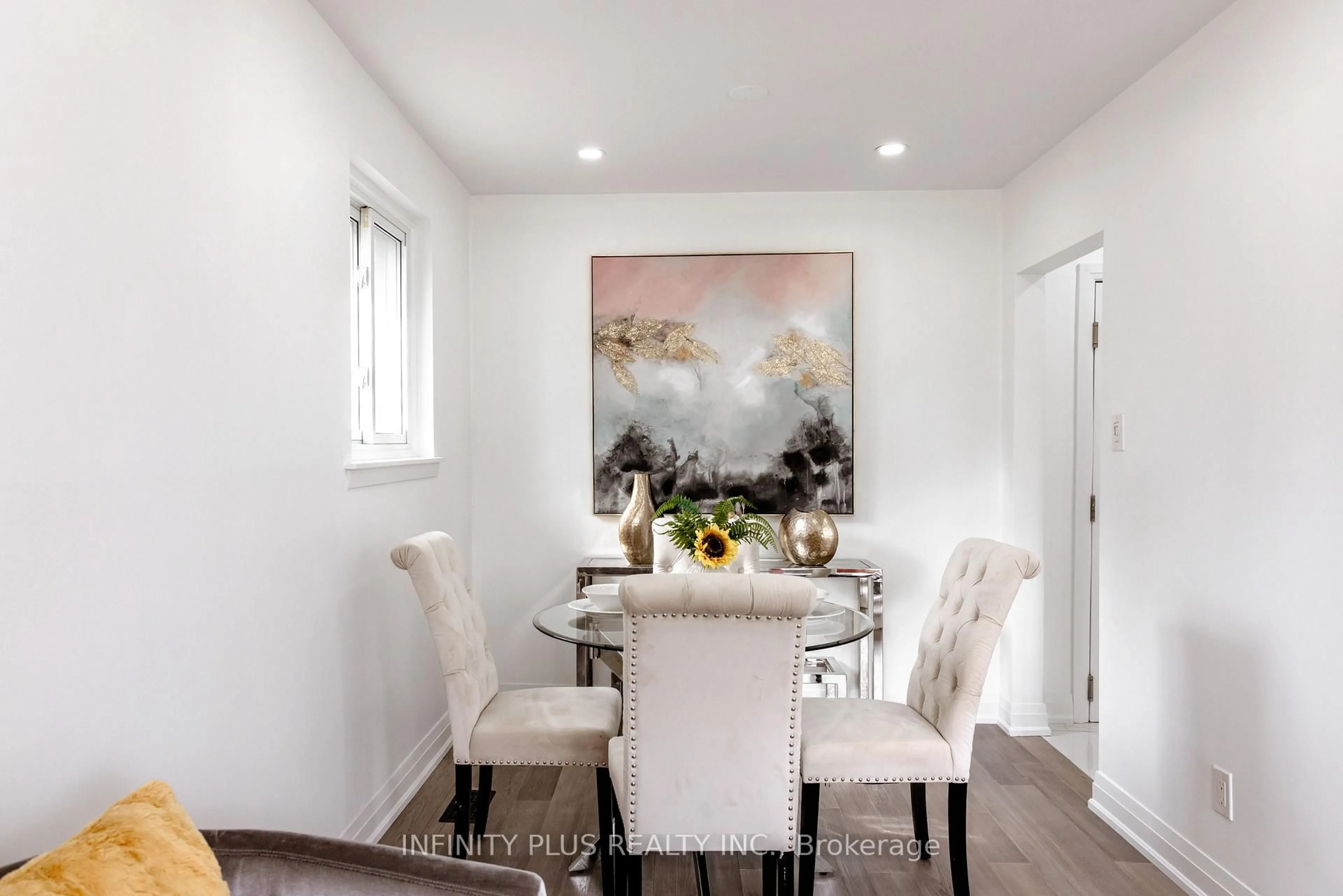 Dining room, unknown for 31 Autumn Blvd, Brampton Ontario L6T 2V3