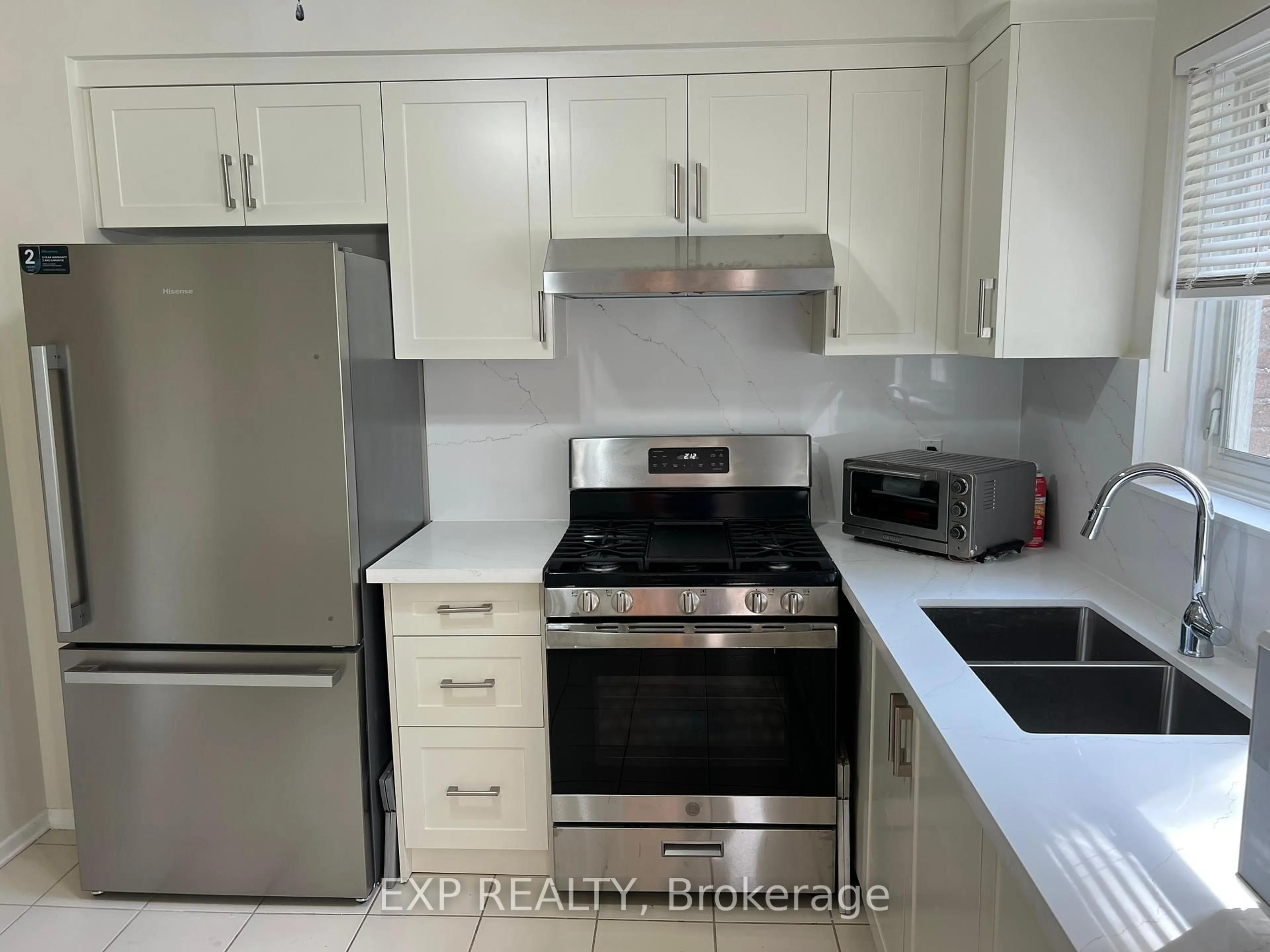 Standard kitchen, ceramic/tile floor for 39 Lexington Ave #57, Toronto Ontario M9V 2G4