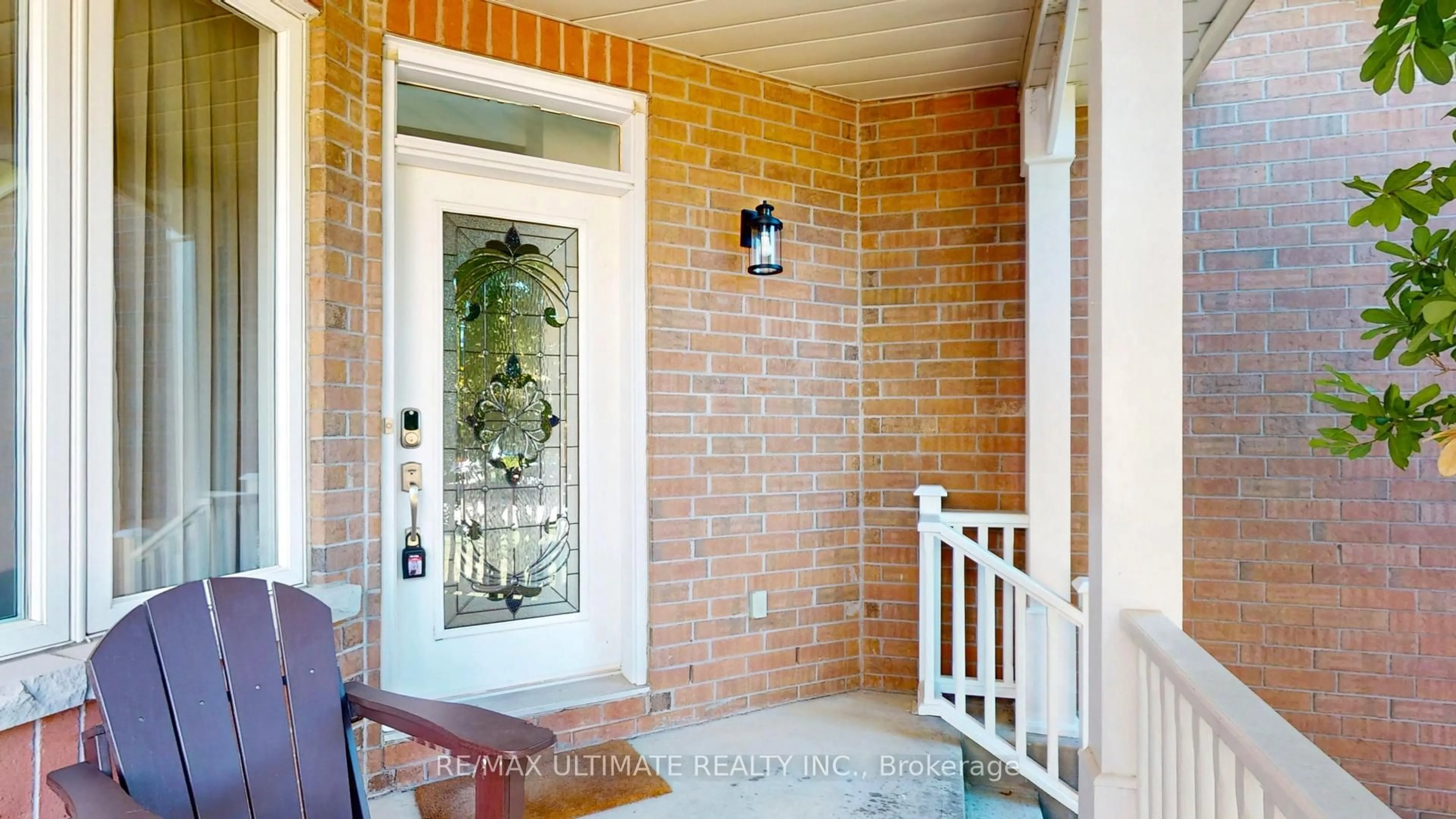 Indoor entryway for 7013 Lessard Lane, Mississauga Ontario L5W 1A4