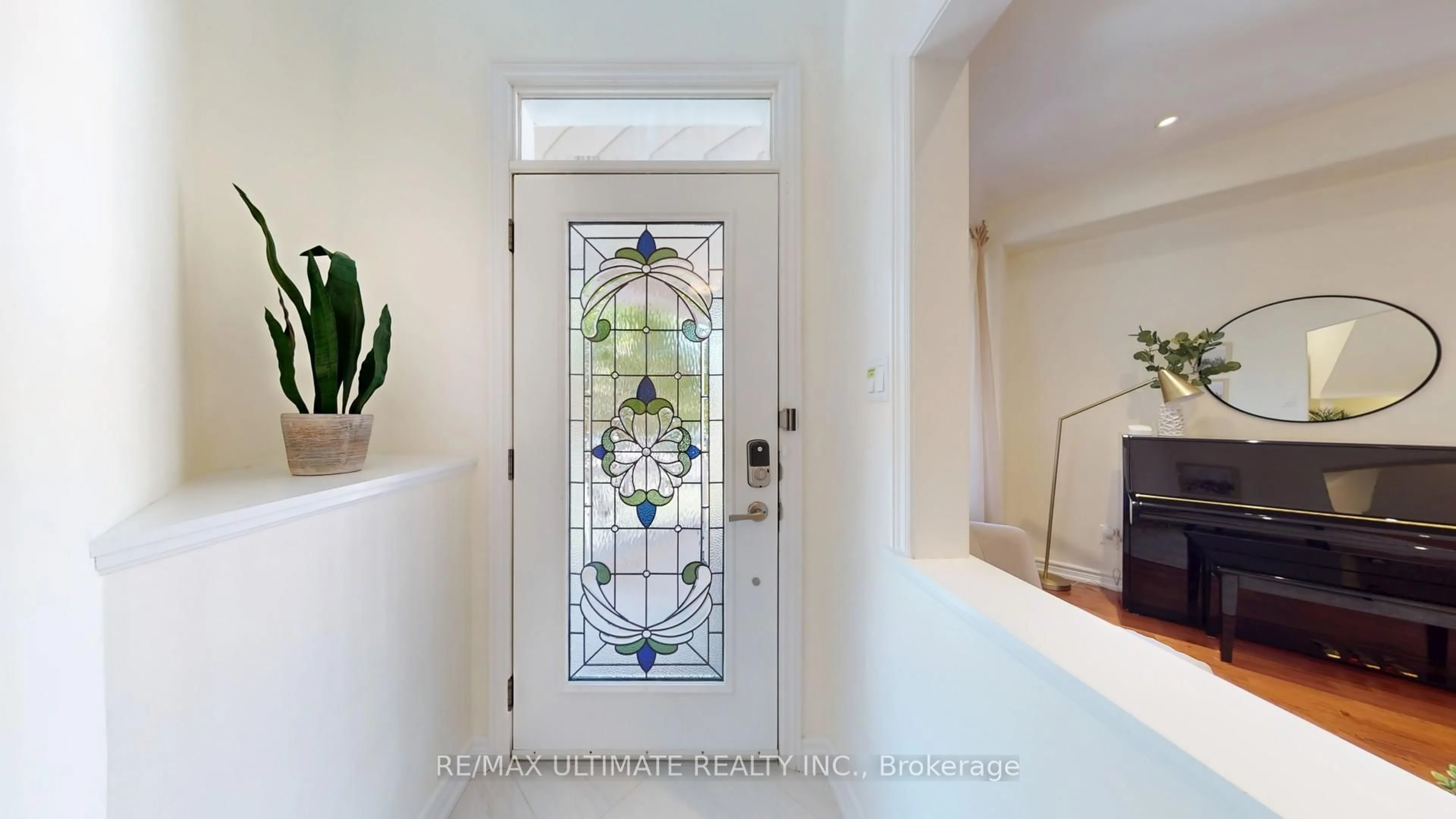 Indoor entryway for 7013 Lessard Lane, Mississauga Ontario L5W 1A4