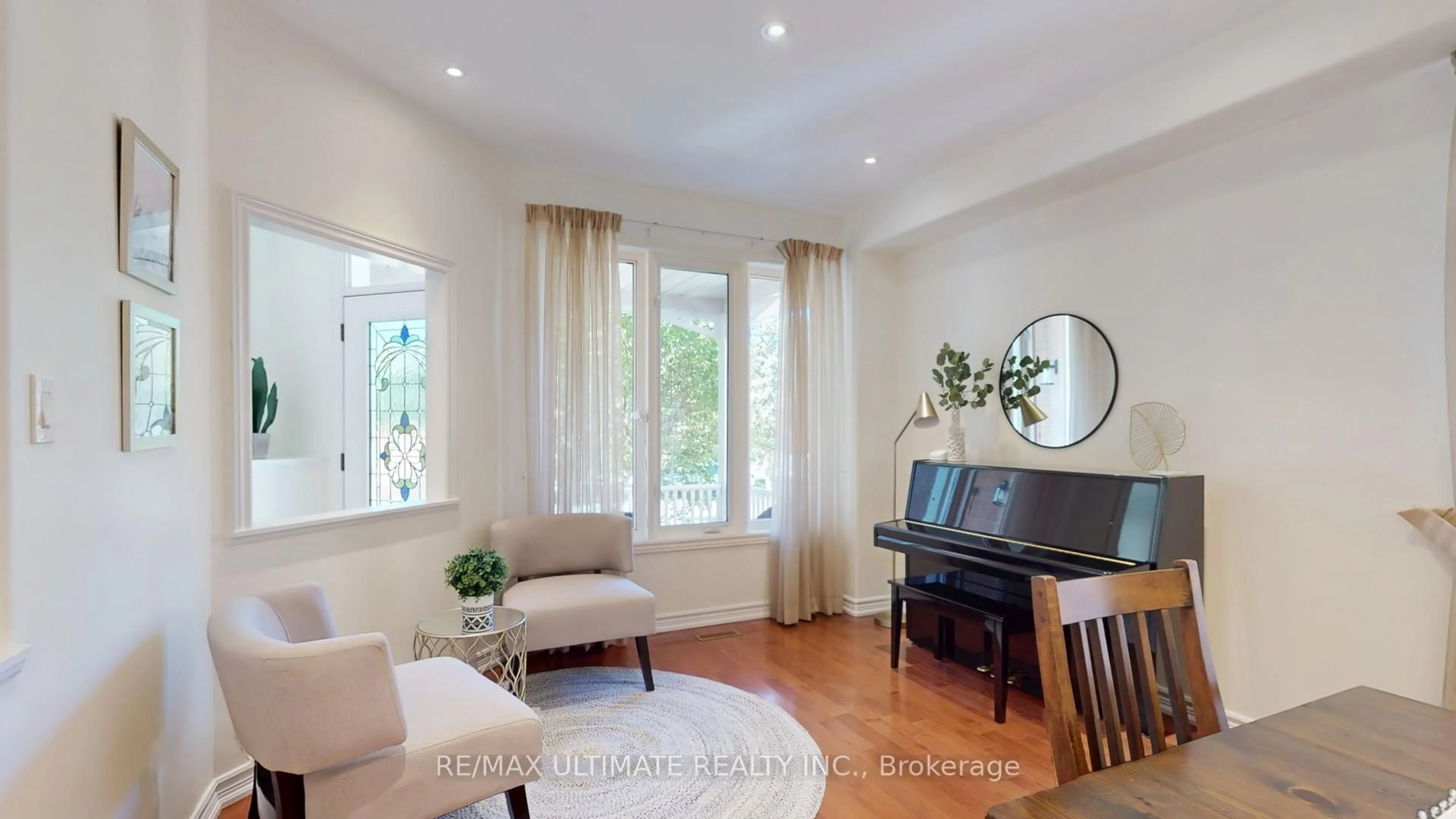 Living room with furniture, unknown for 7013 Lessard Lane, Mississauga Ontario L5W 1A4