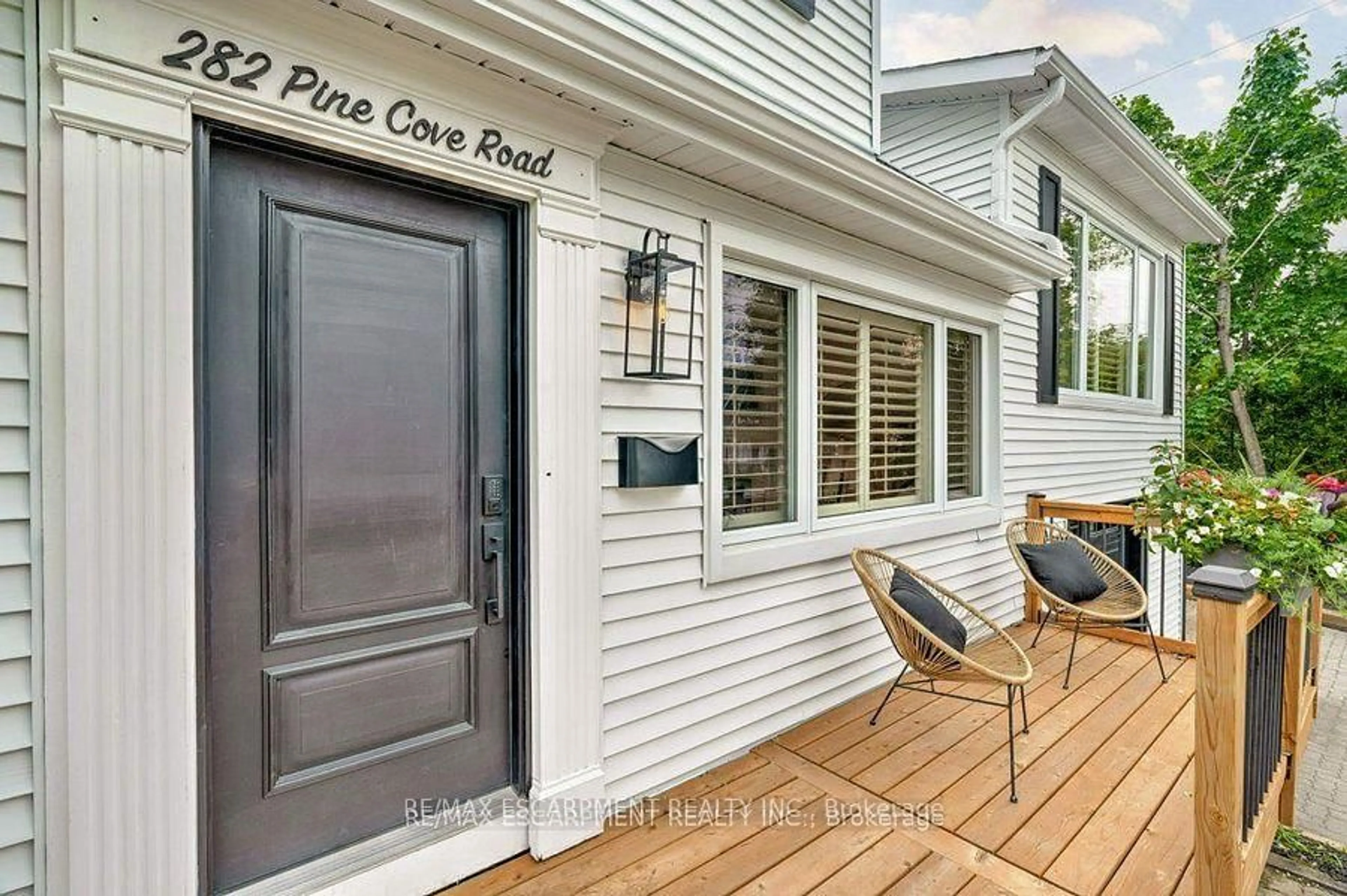 Home with vinyl exterior material, street for 282 Pine Cove Rd, Burlington Ontario L7N 1W2