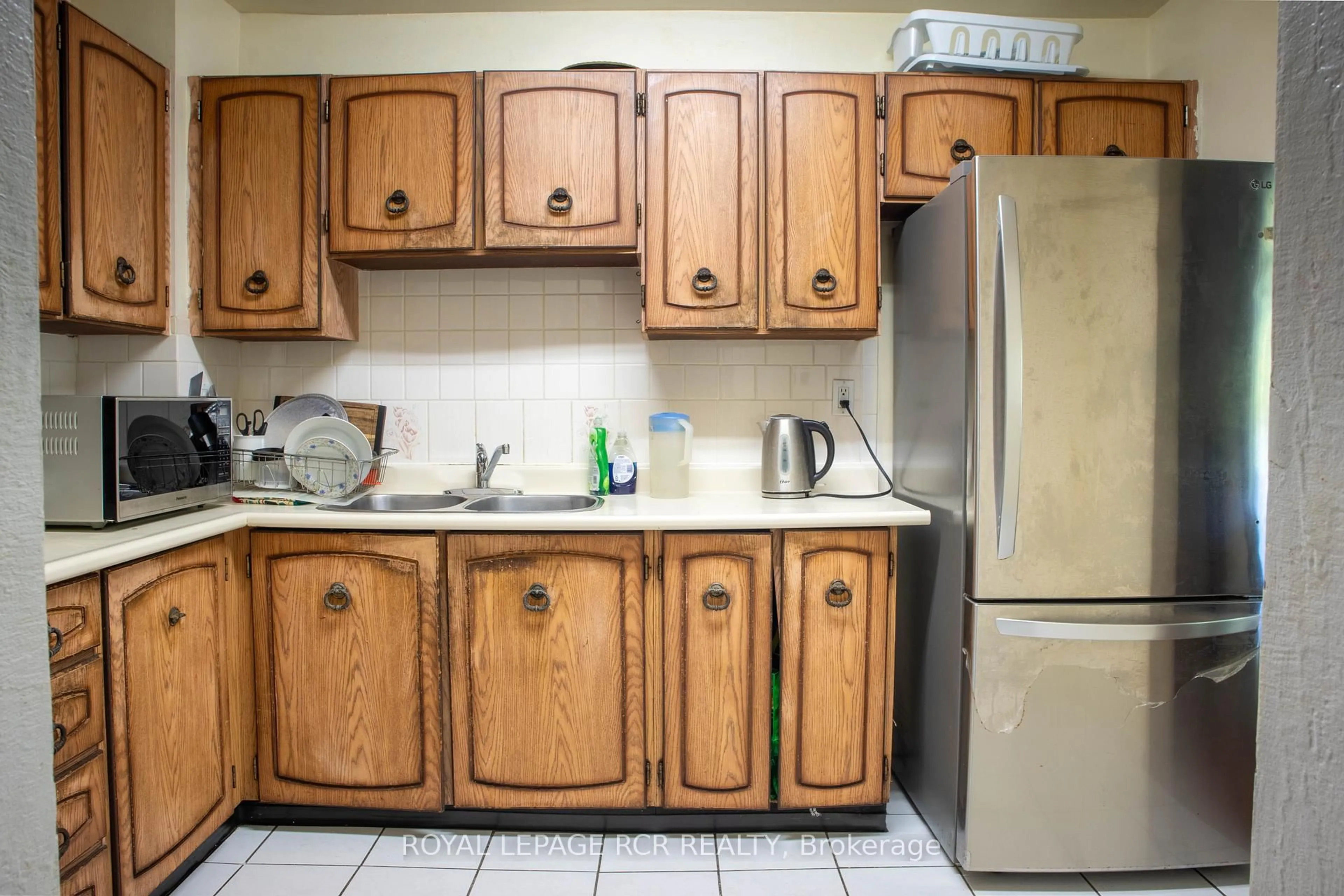 Standard kitchen, unknown for 2315 Bromsgrove Rd #26, Mississauga Ontario L5J 4A6