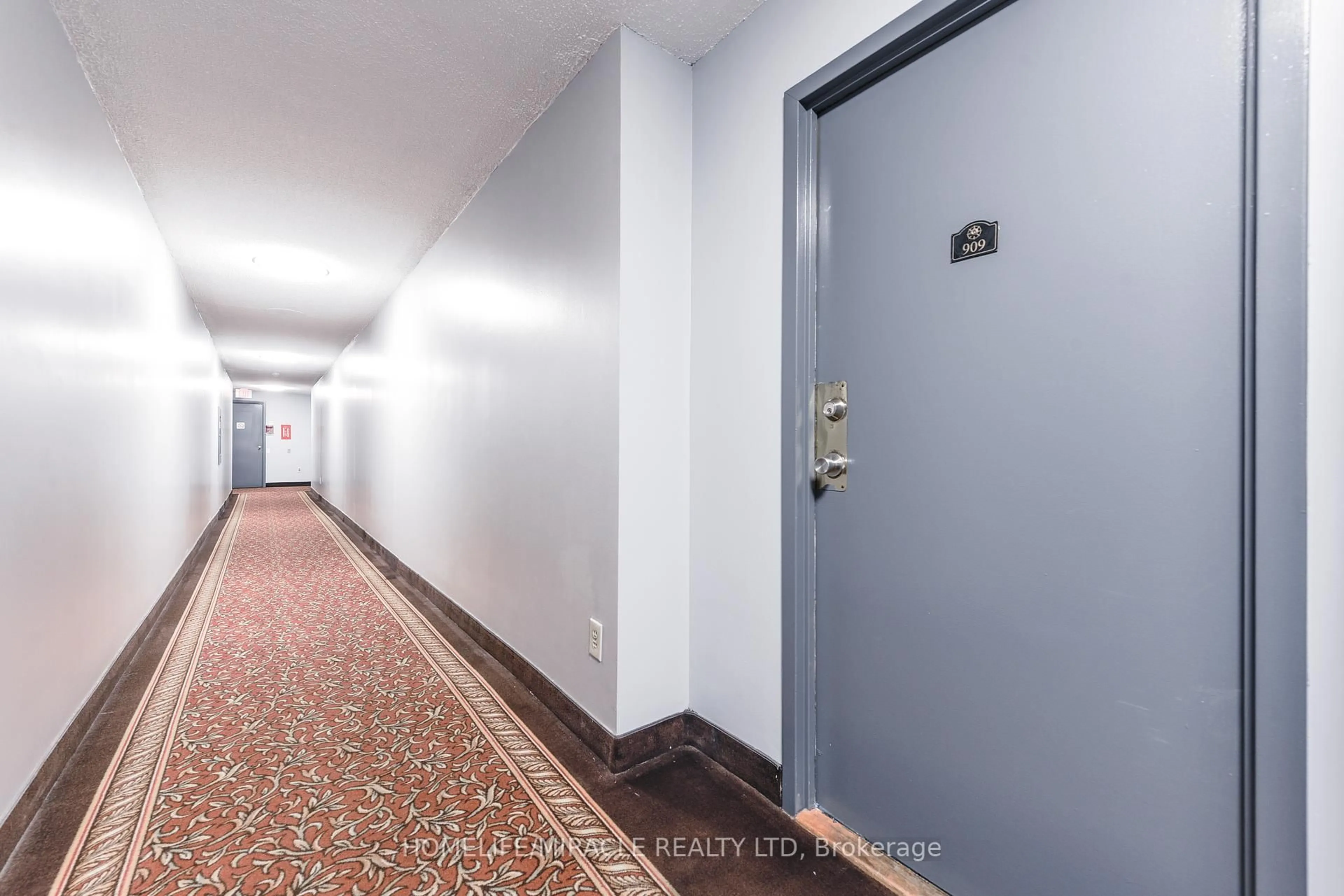 Indoor foyer for 10 Markbrook Lane #909, Toronto Ontario M9V 5E3