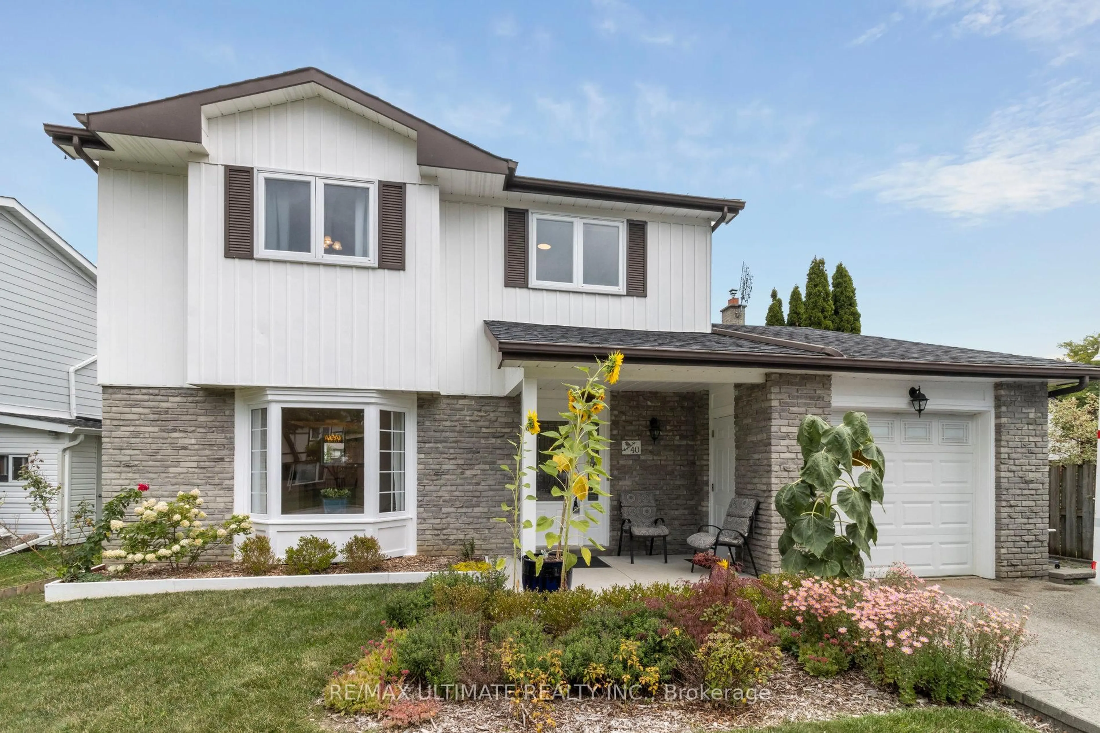 Home with brick exterior material, street for 40 Birchview Cres, Caledon Ontario L7E 3X1