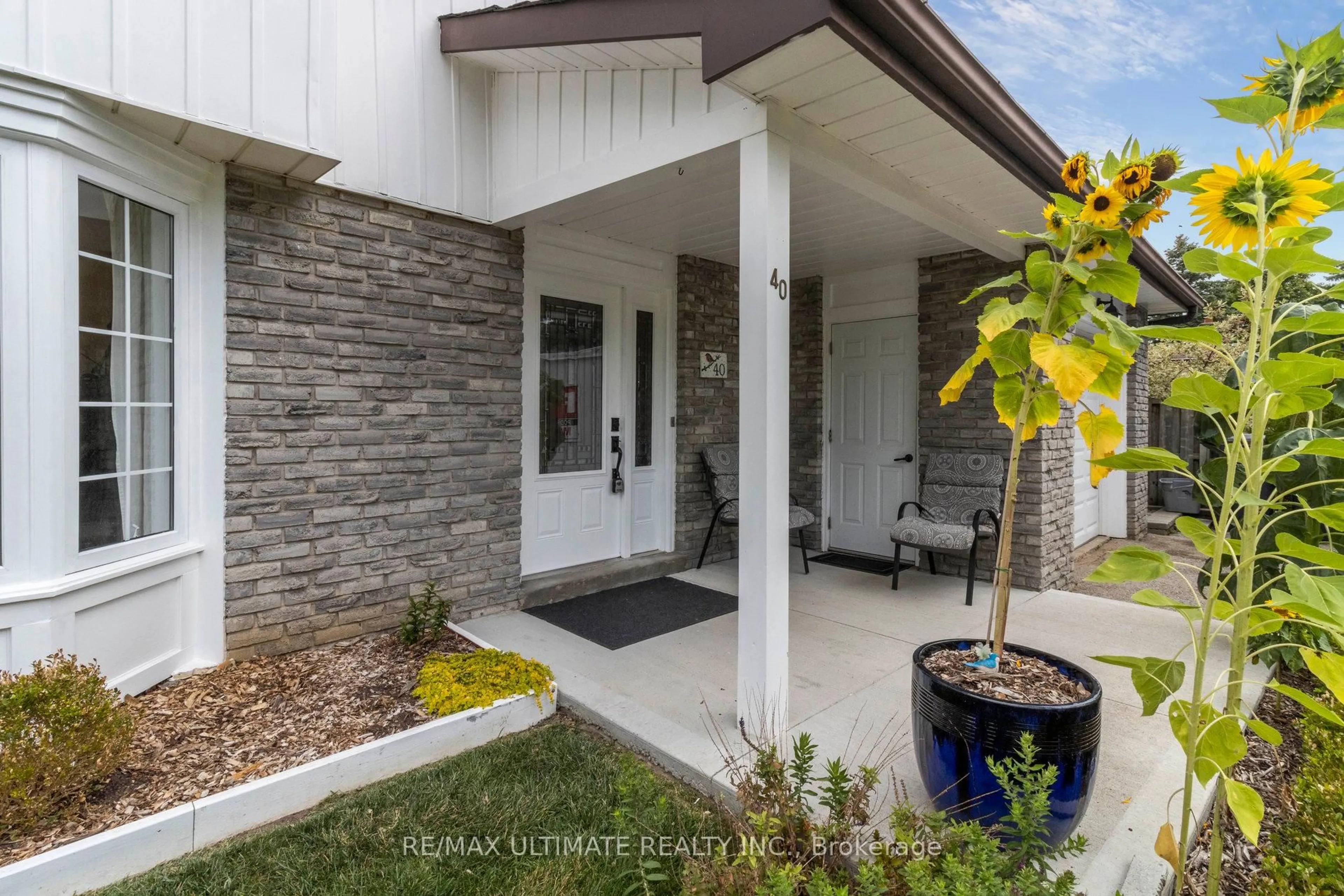 Home with brick exterior material, street for 40 Birchview Cres, Caledon Ontario L7E 3X1