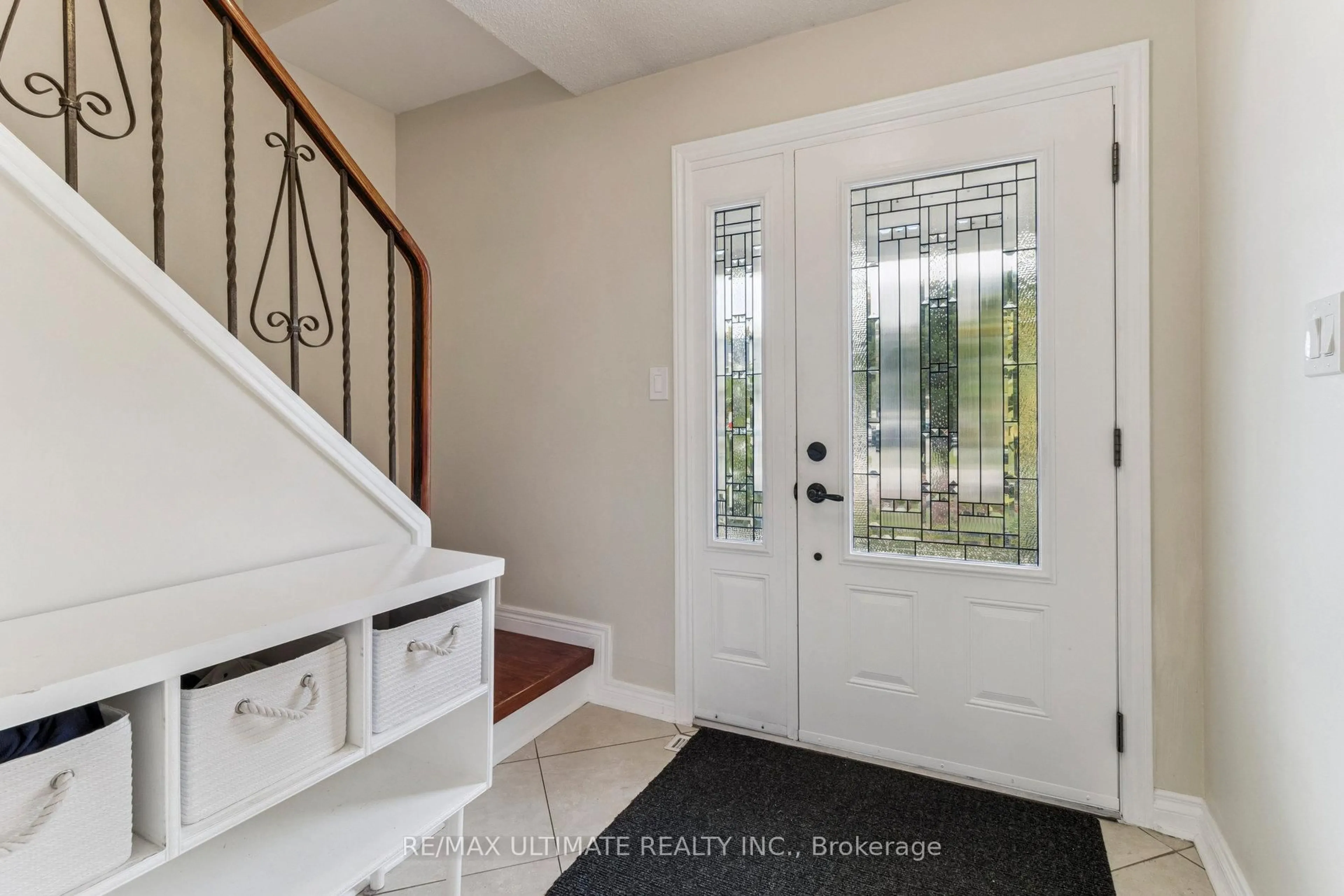 Indoor entryway for 40 Birchview Cres, Caledon Ontario L7E 3X1