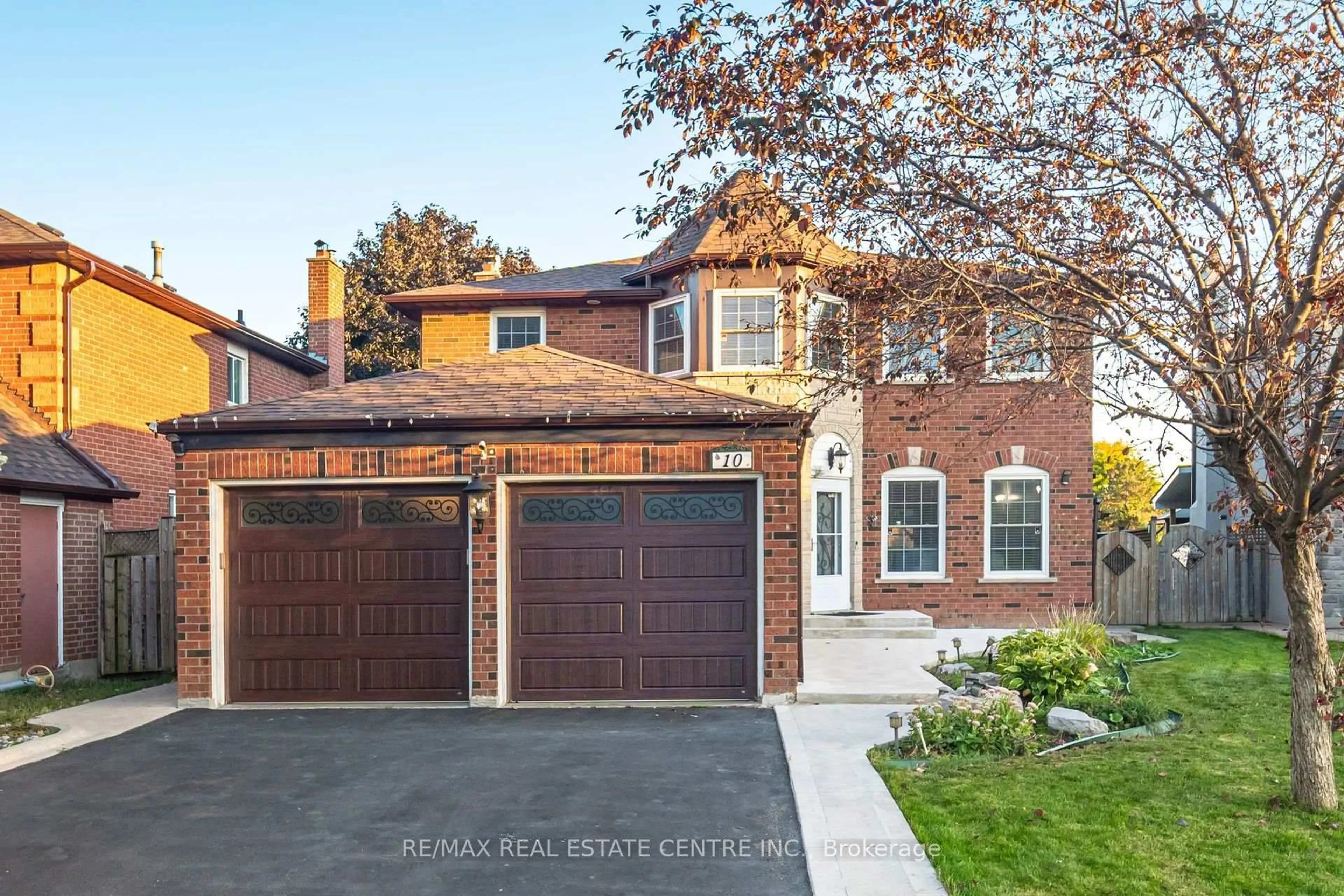 Home with brick exterior material, street for 10 Nipissing Cres, Brampton Ontario L6S 5A6