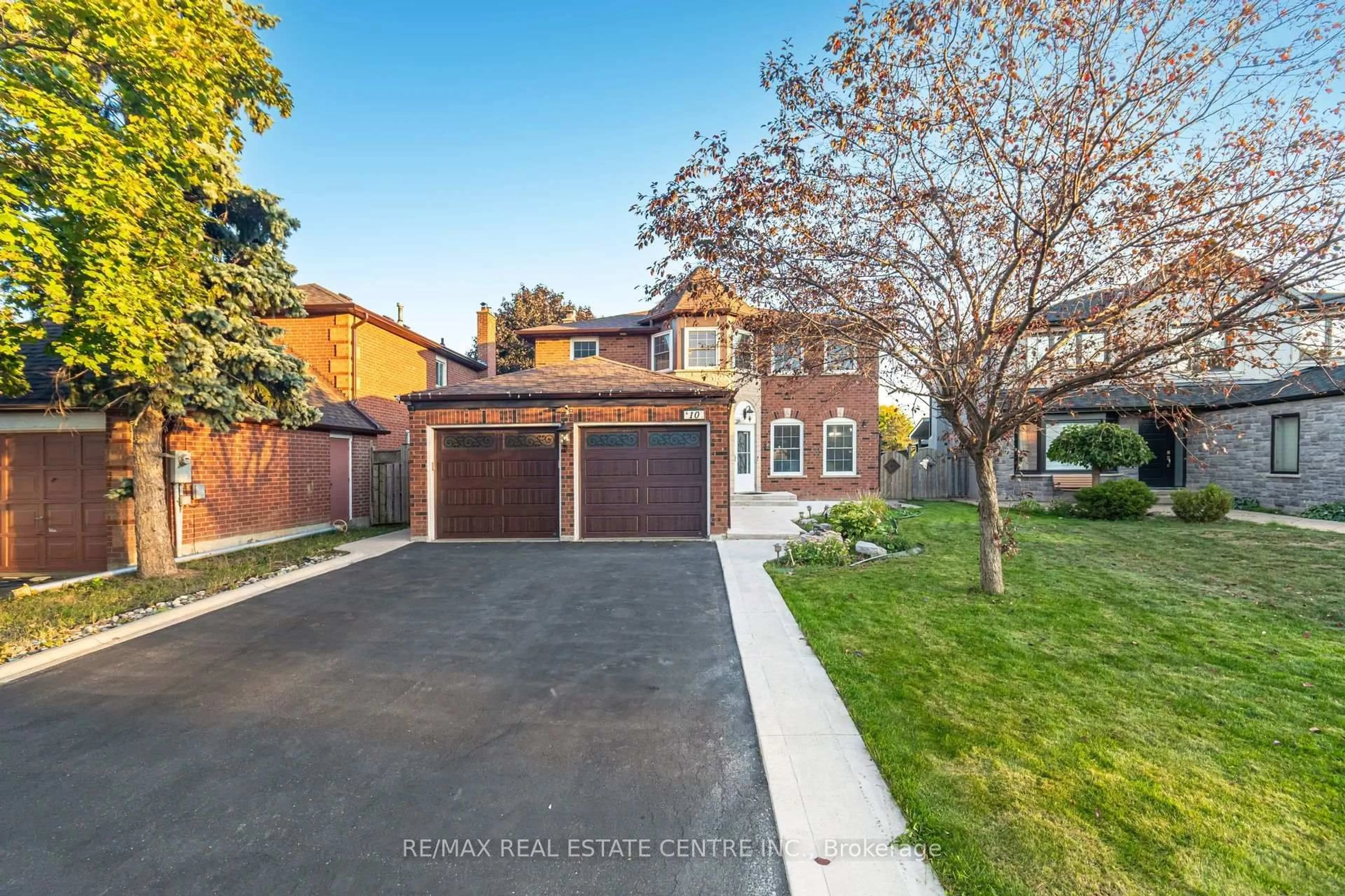 Home with brick exterior material, street for 10 Nipissing Cres, Brampton Ontario L6S 5A6