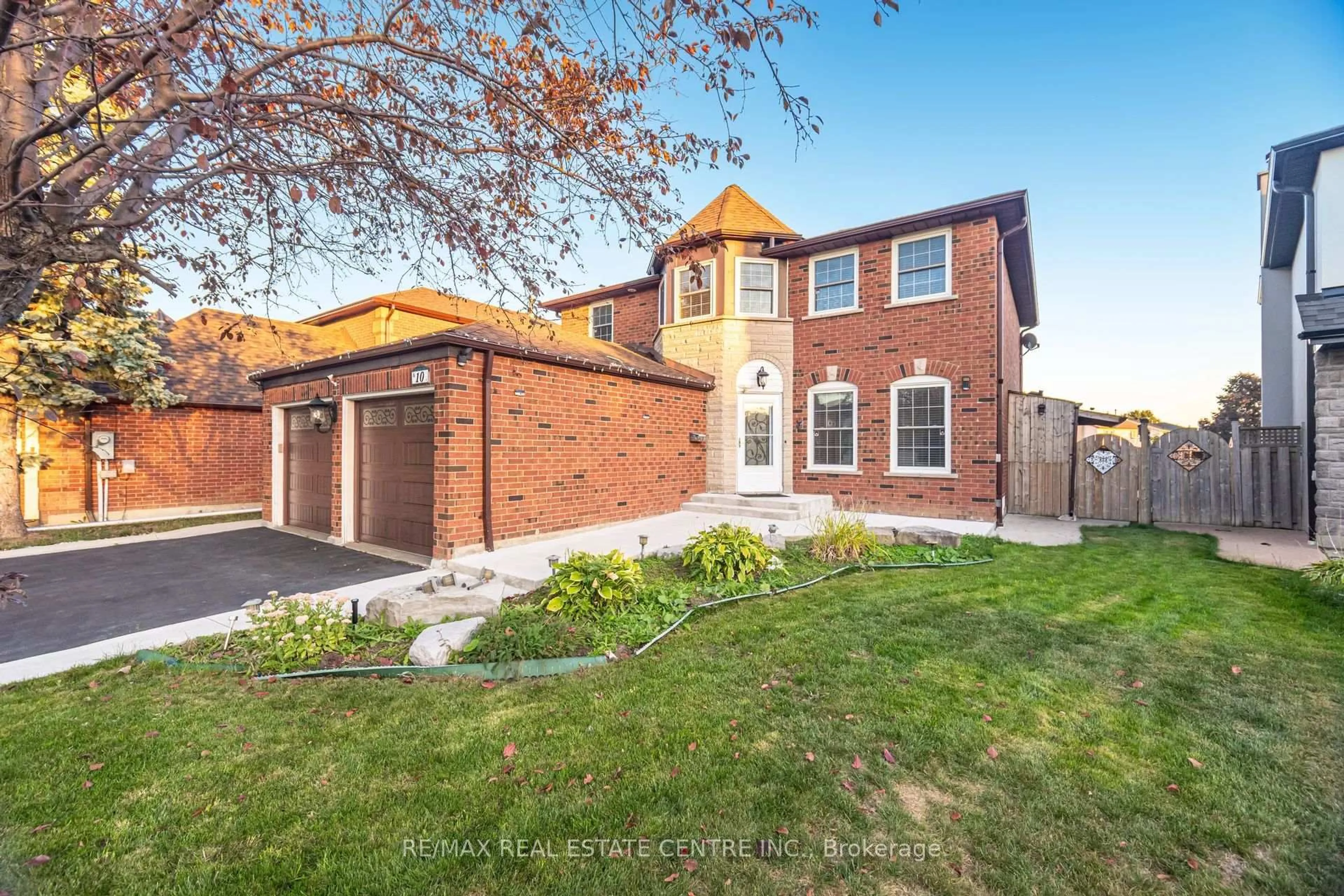 Home with brick exterior material, street for 10 Nipissing Cres, Brampton Ontario L6S 5A6