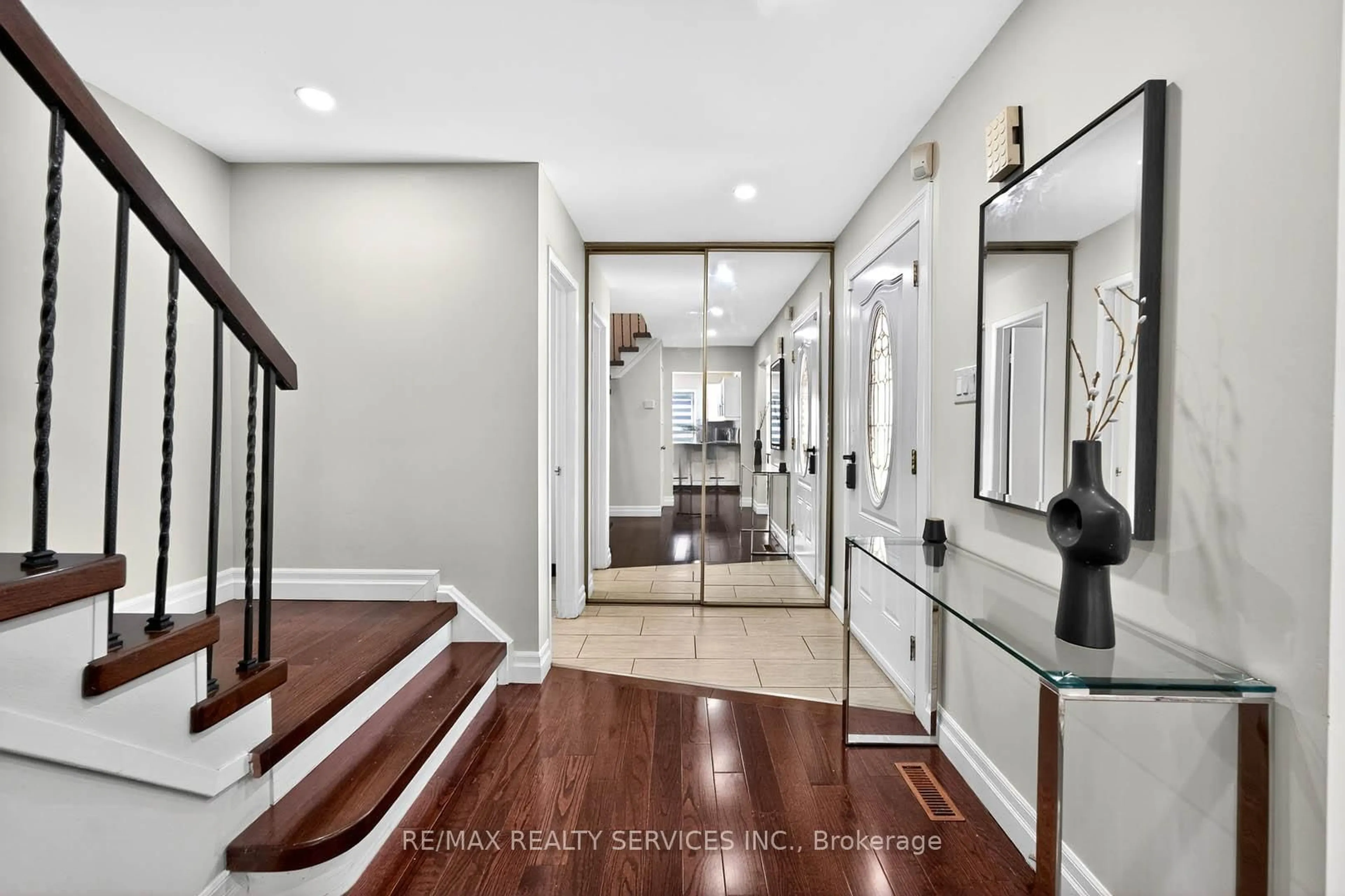 Indoor entryway for 55 Mcgraw Ave, Brampton Ontario L6X 3M5