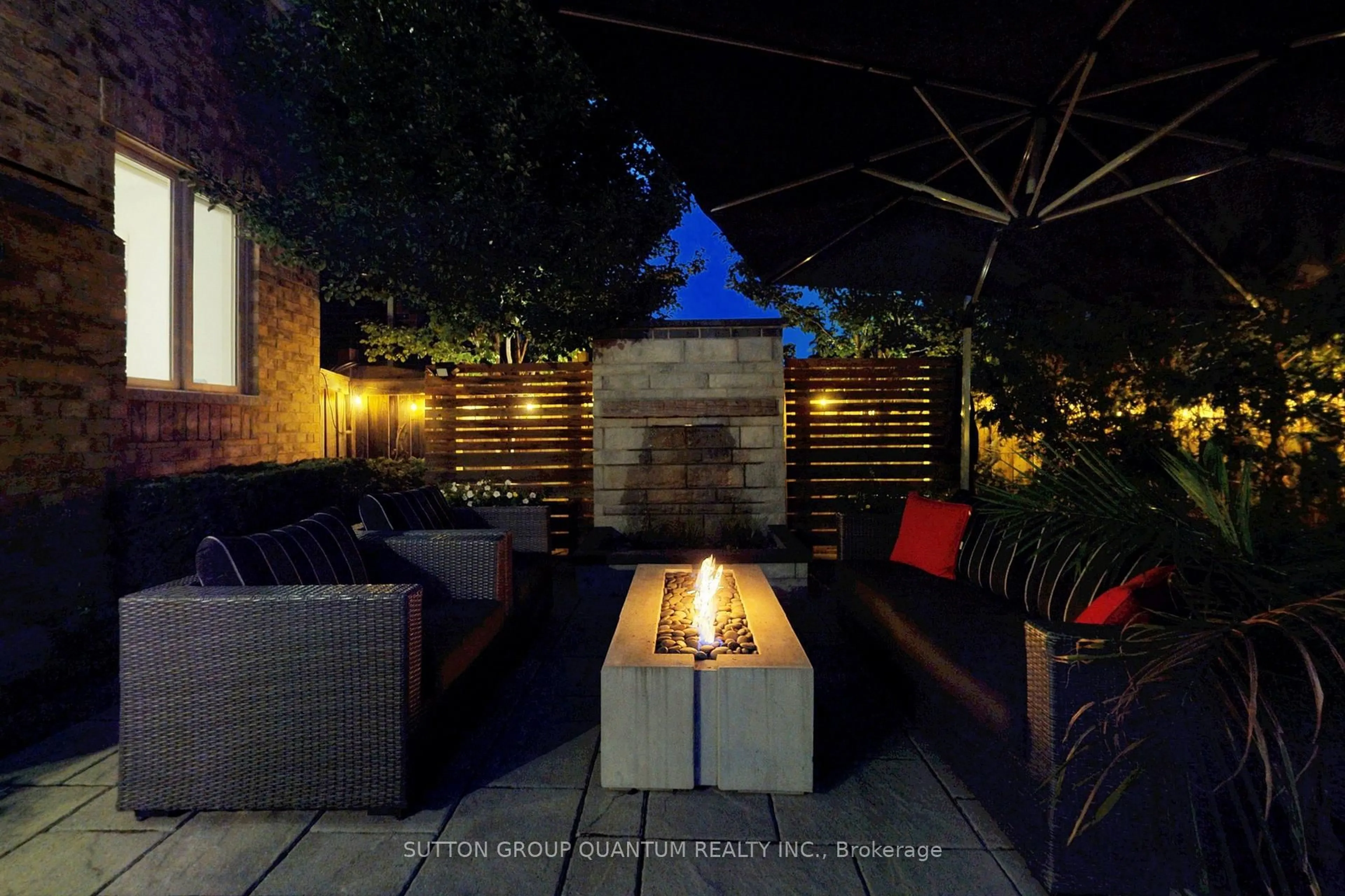 Patio, street for 556 Bridgeview Rd, Oakville Ontario L6M 0P2