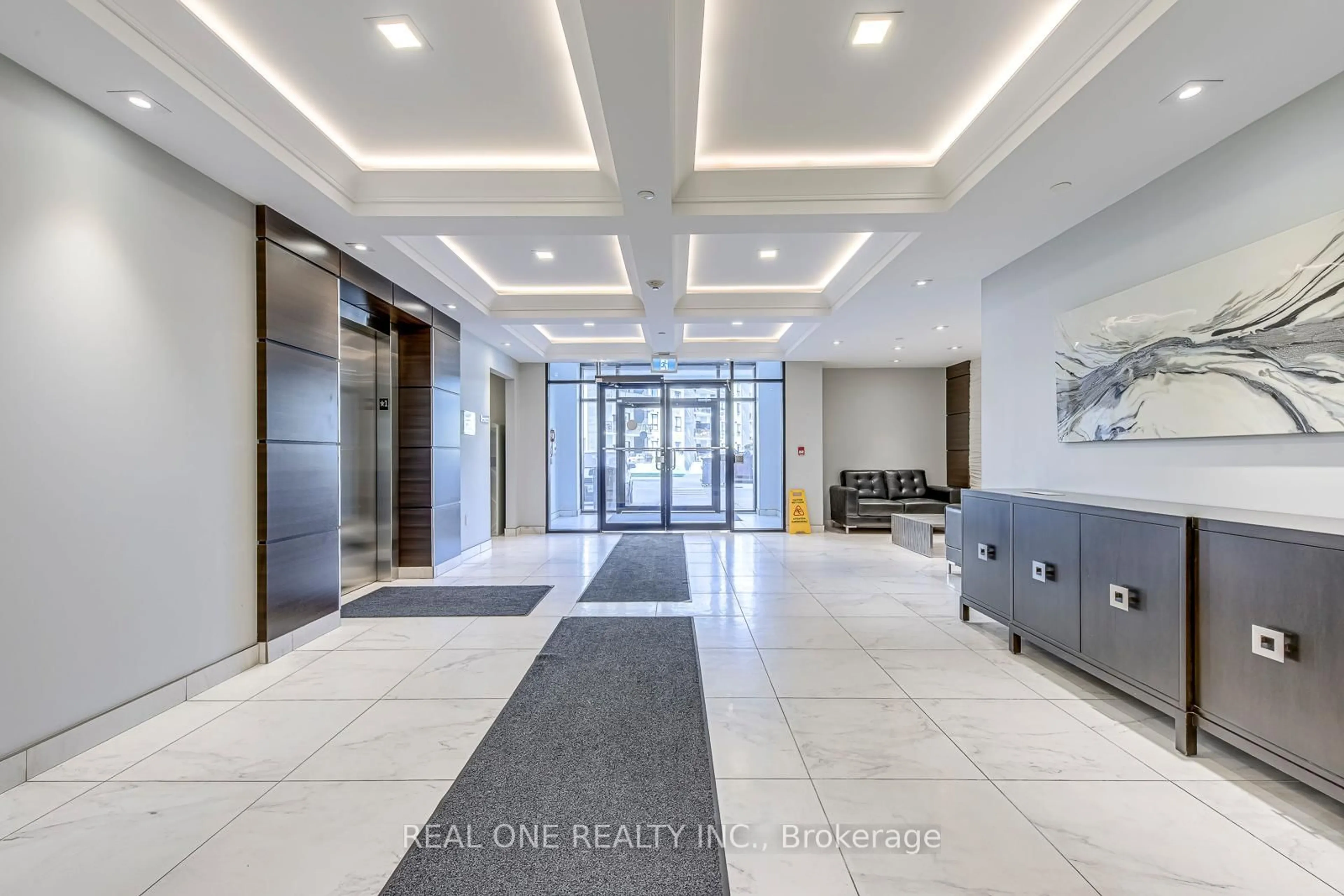 Indoor foyer for 620 SAUVE St #415, Milton Ontario L9T 9A5