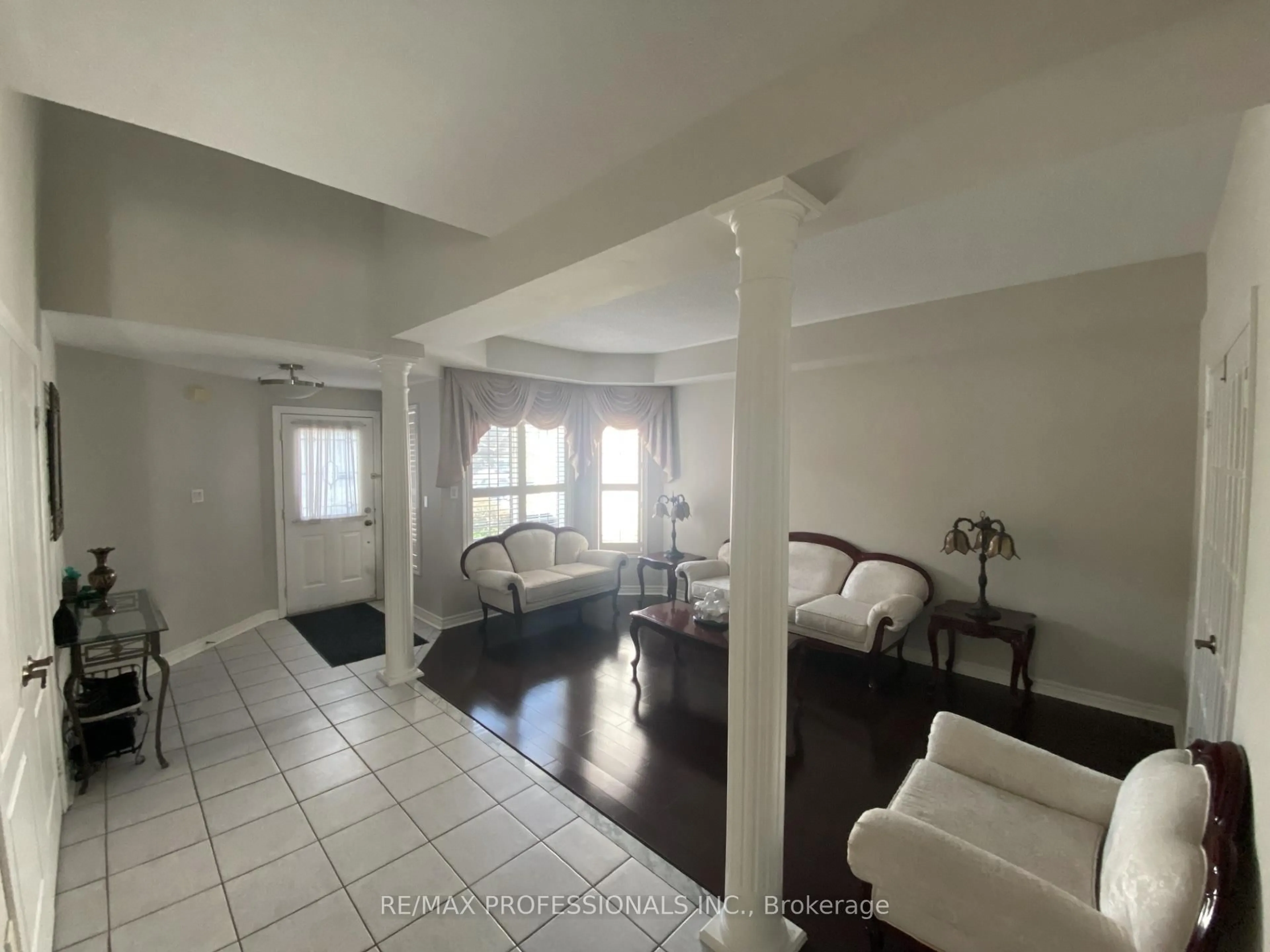 Unknown for 7153 Waldorf Way, Mississauga Ontario L5N 7R3