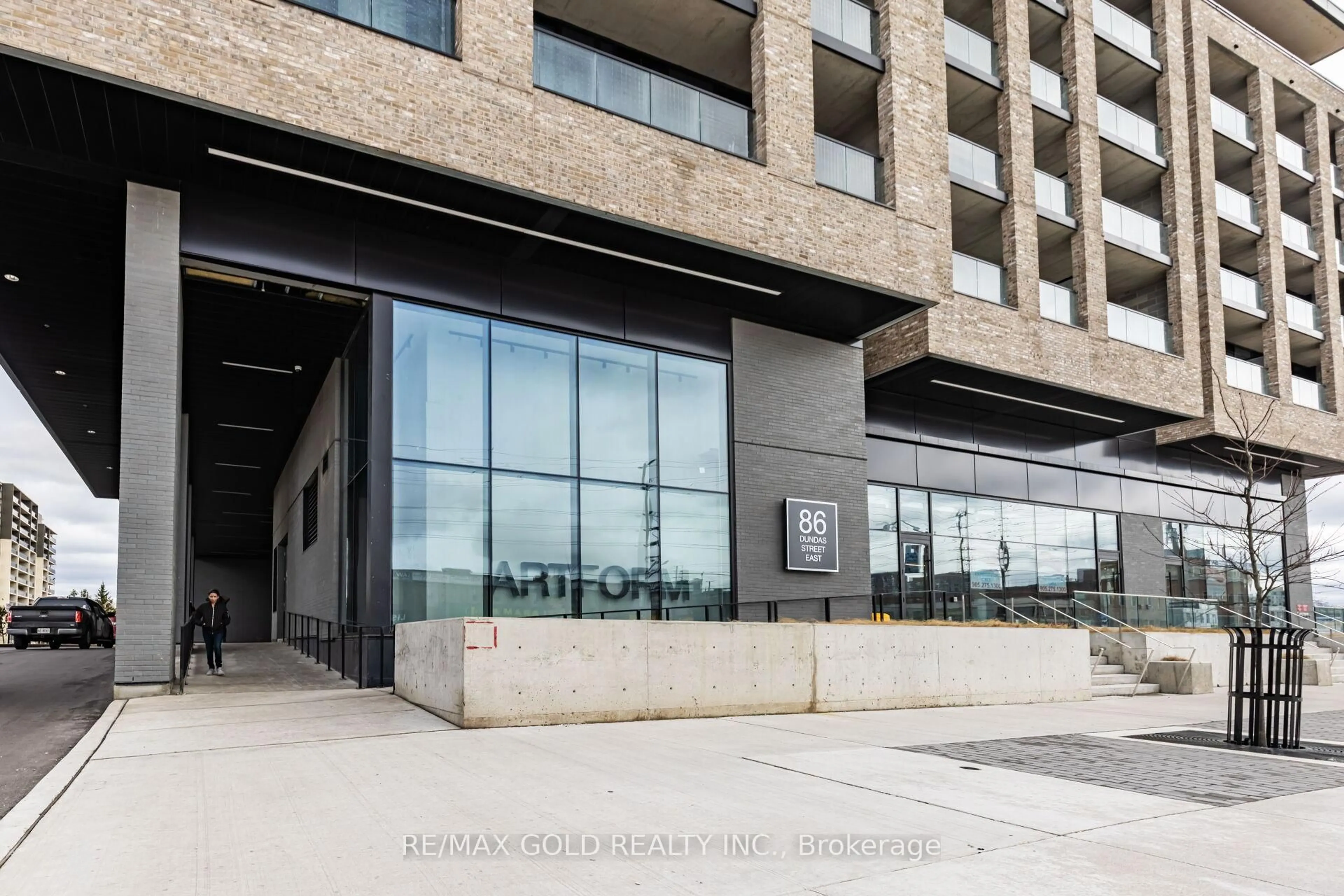 Indoor foyer for 86 dundas St #716, Mississauga Ontario L5A 0B1