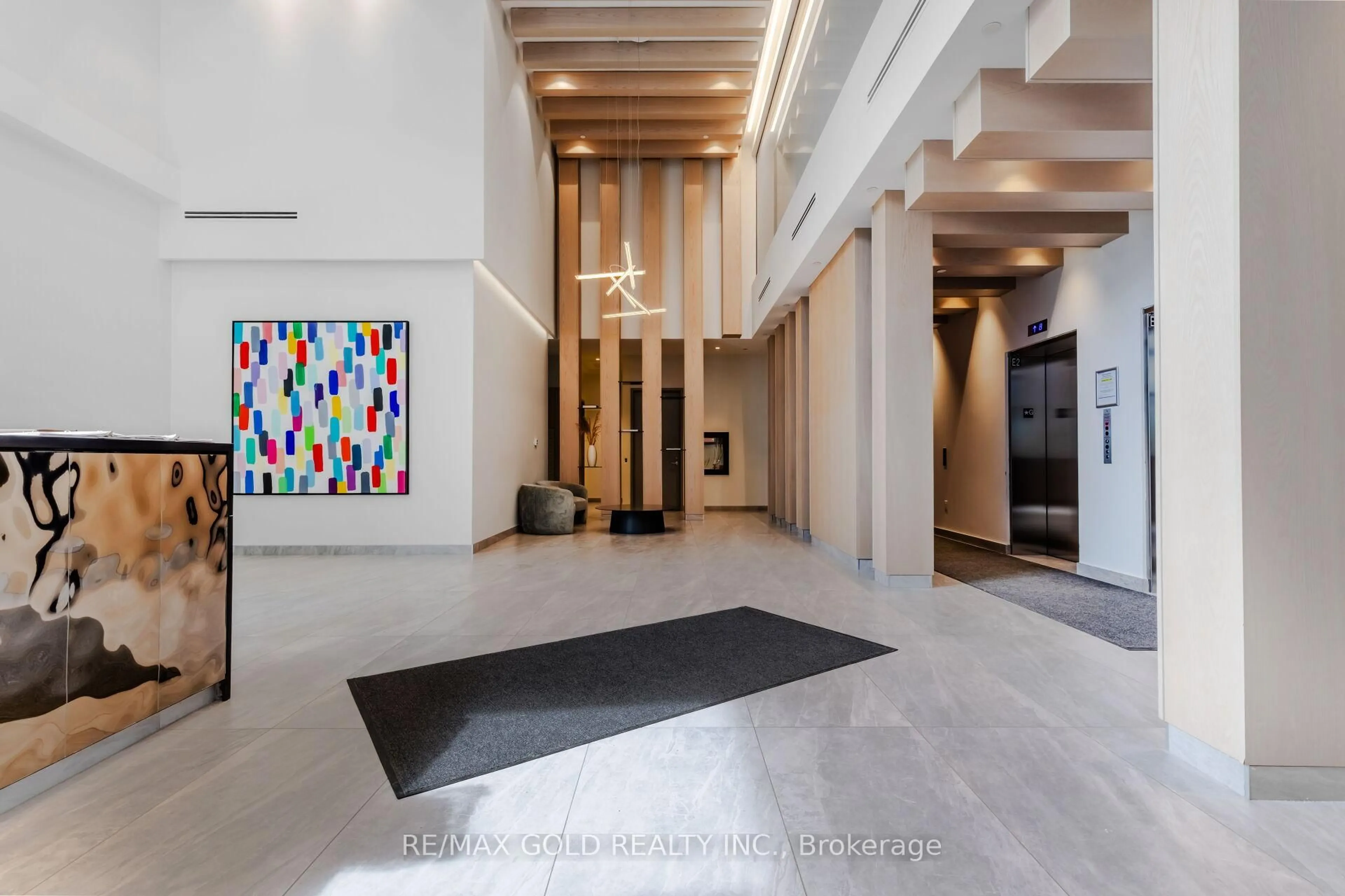 Indoor foyer for 86 dundas St #716, Mississauga Ontario L5A 0B1