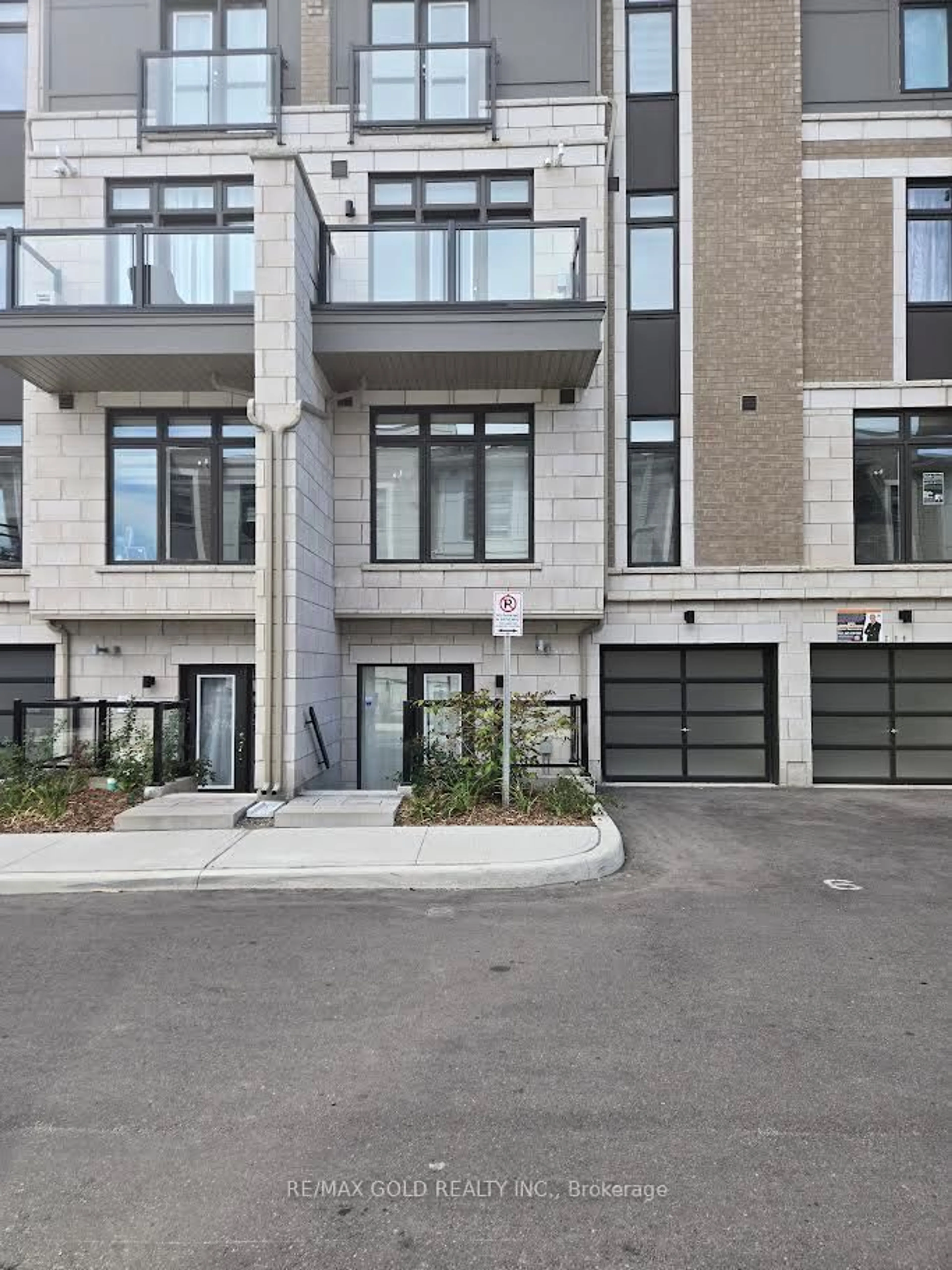 Home with brick exterior material, street for 30 Halliford Pl #202, Brampton Ontario L4P 4R1