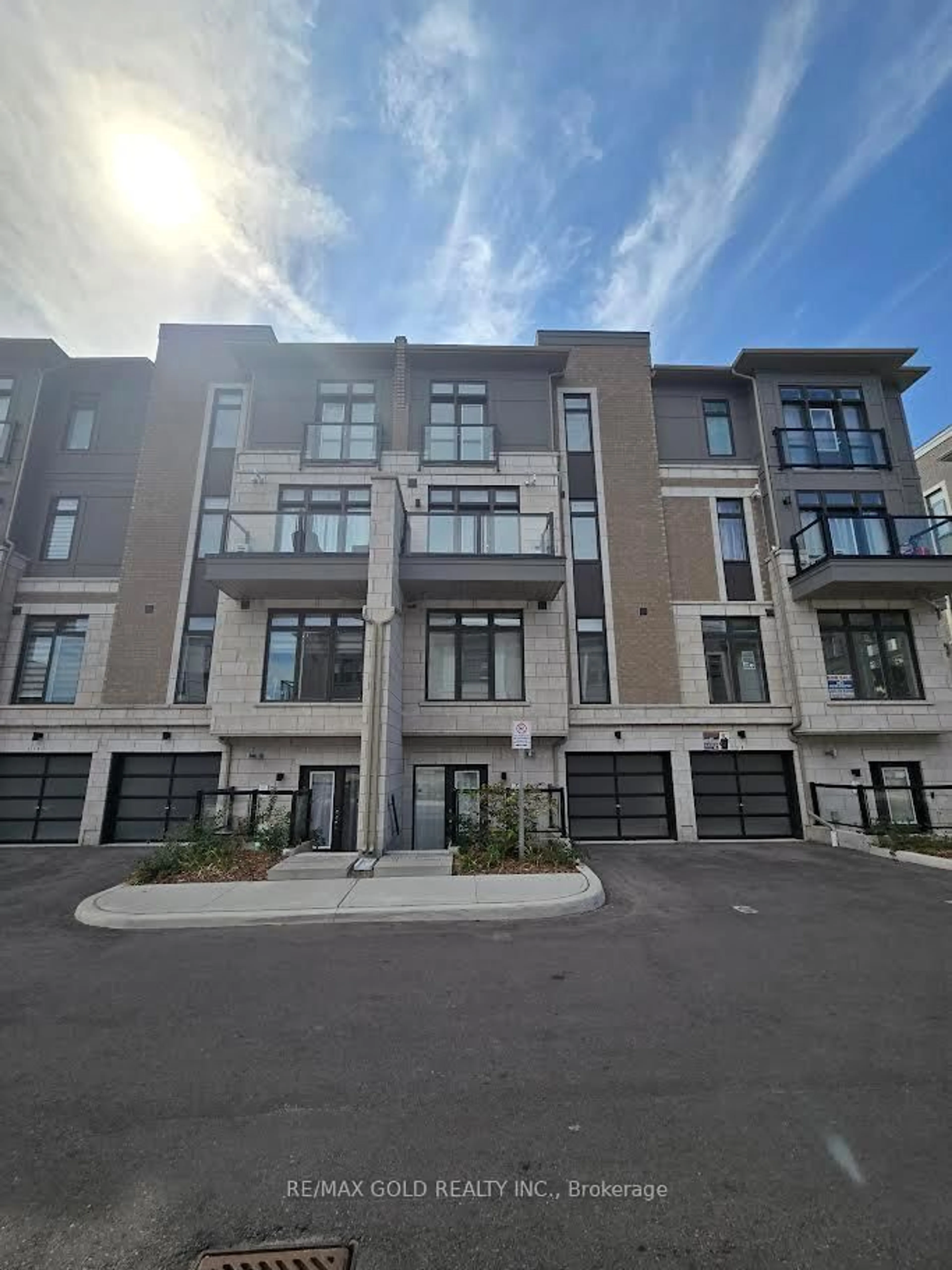 Unknown for 30 Halliford Pl #202, Brampton Ontario L4P 4R1