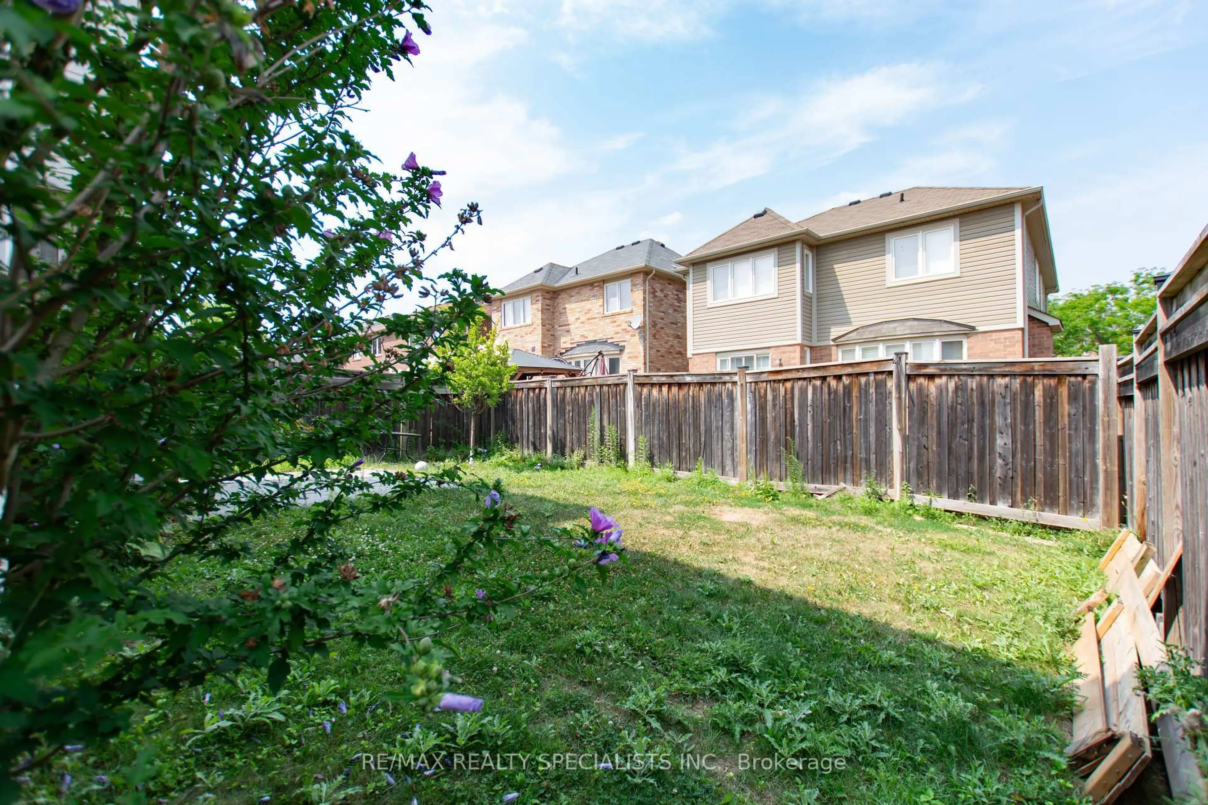 Patio, unknown for 929 Philbrook Dr, Milton Ontario L9T 0L3