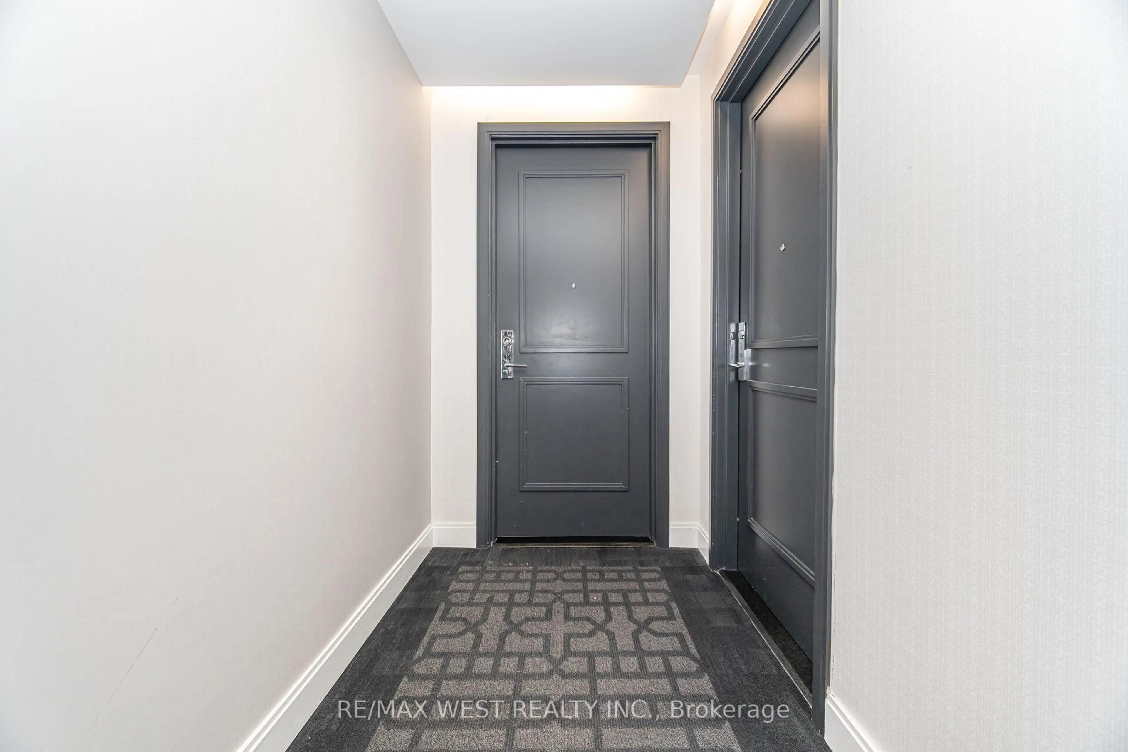 Indoor entryway for 88 Park Lawn Rd #1612, Toronto Ontario M8Y 0B5